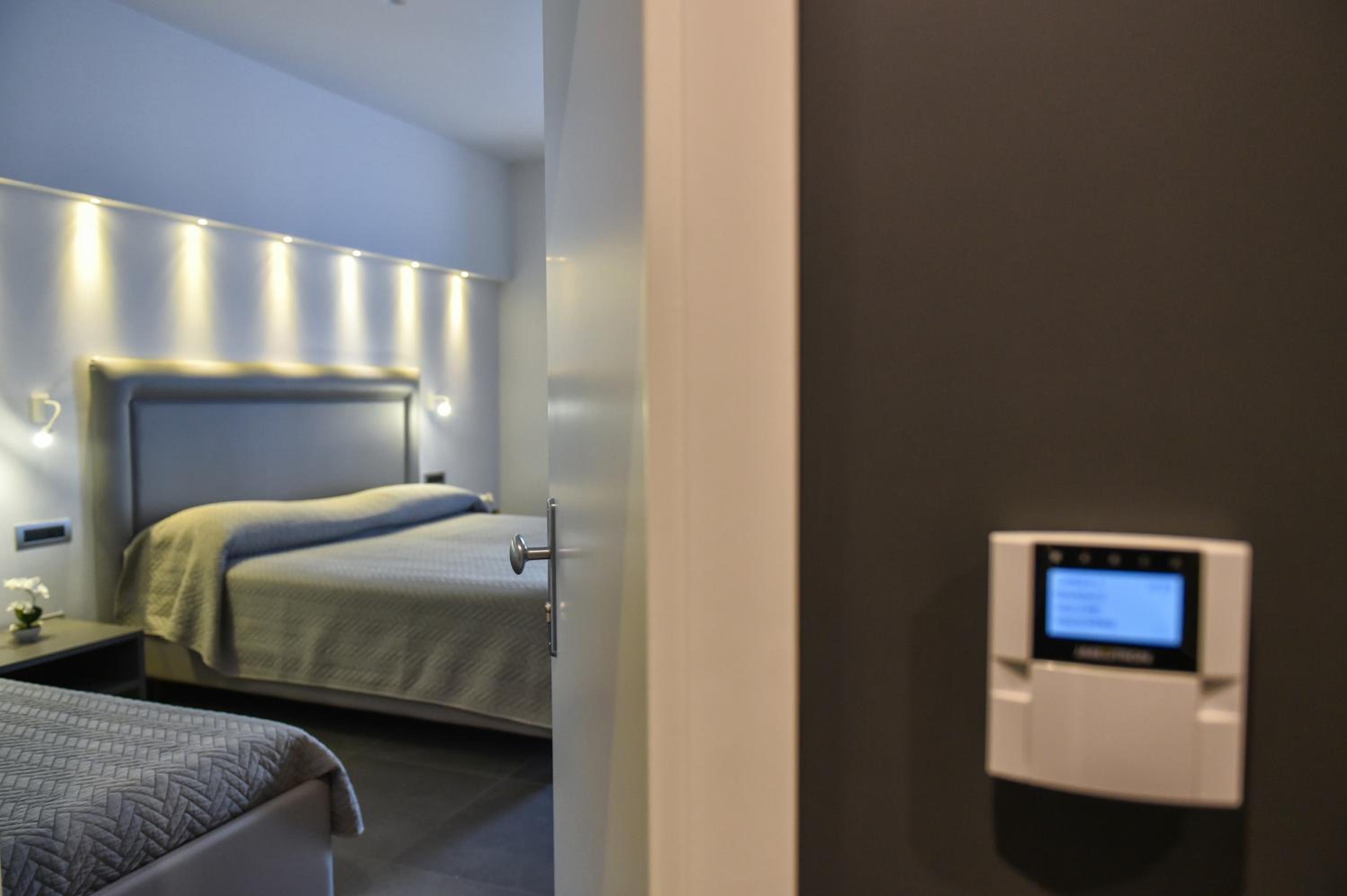 Quadruple Room with Balcony - Photo 12