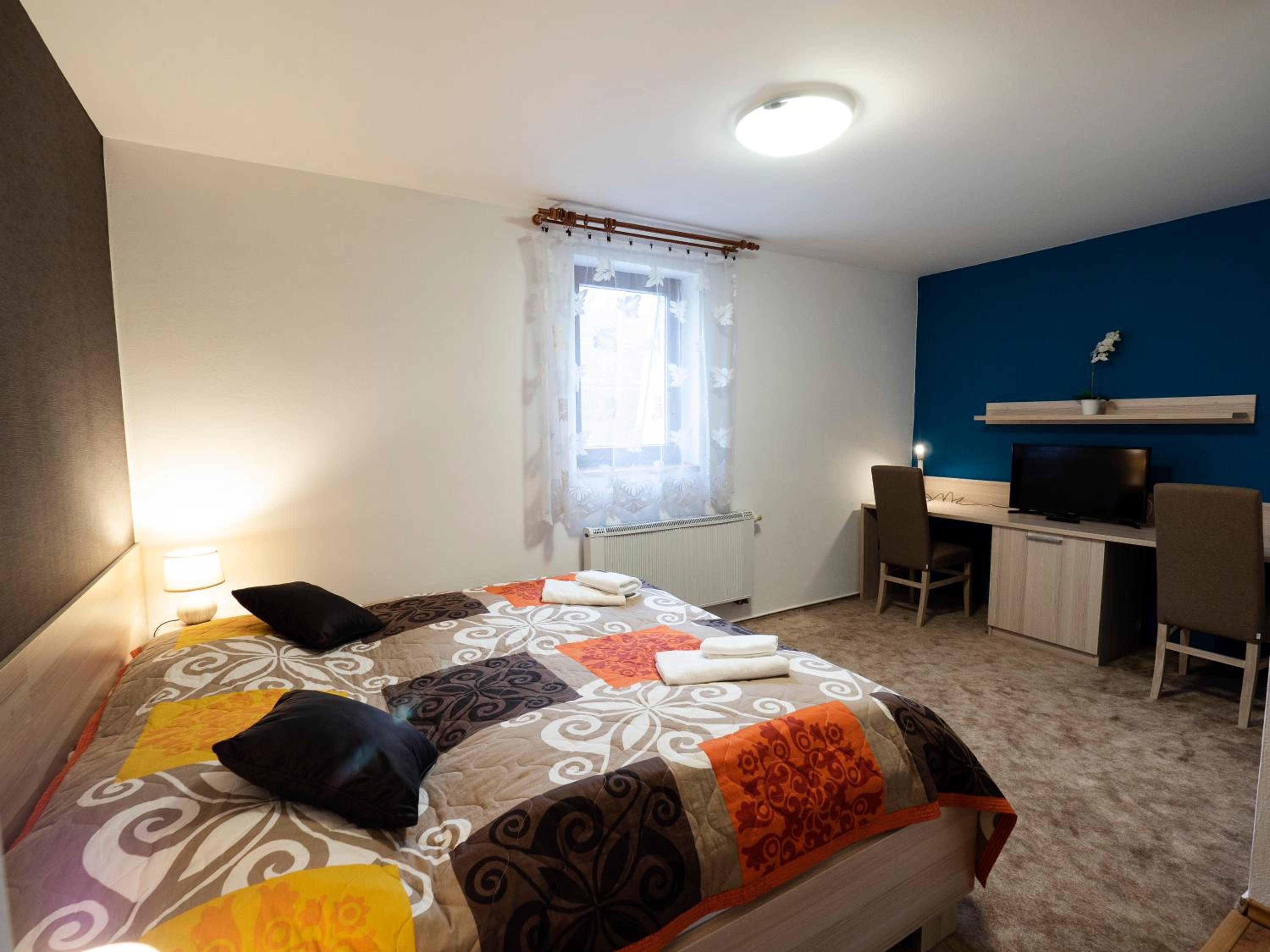 Double or Twin Room - Photo 6