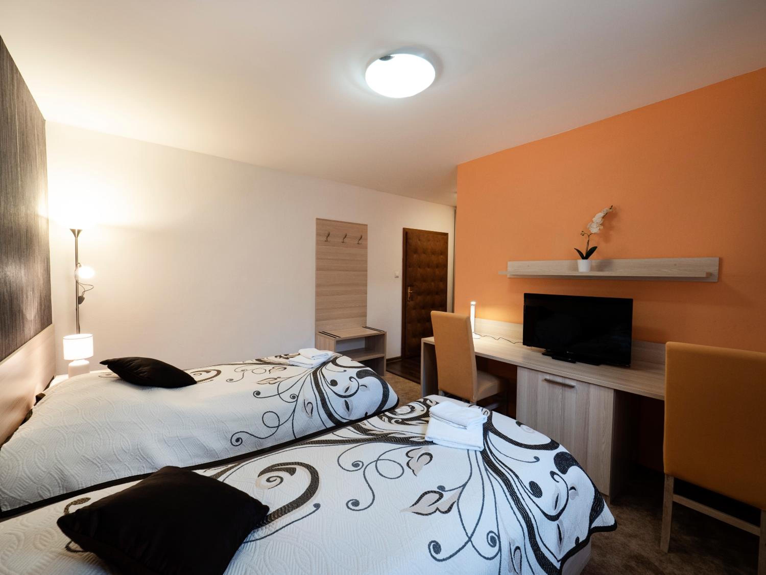 Double or Twin Room - Photo 7