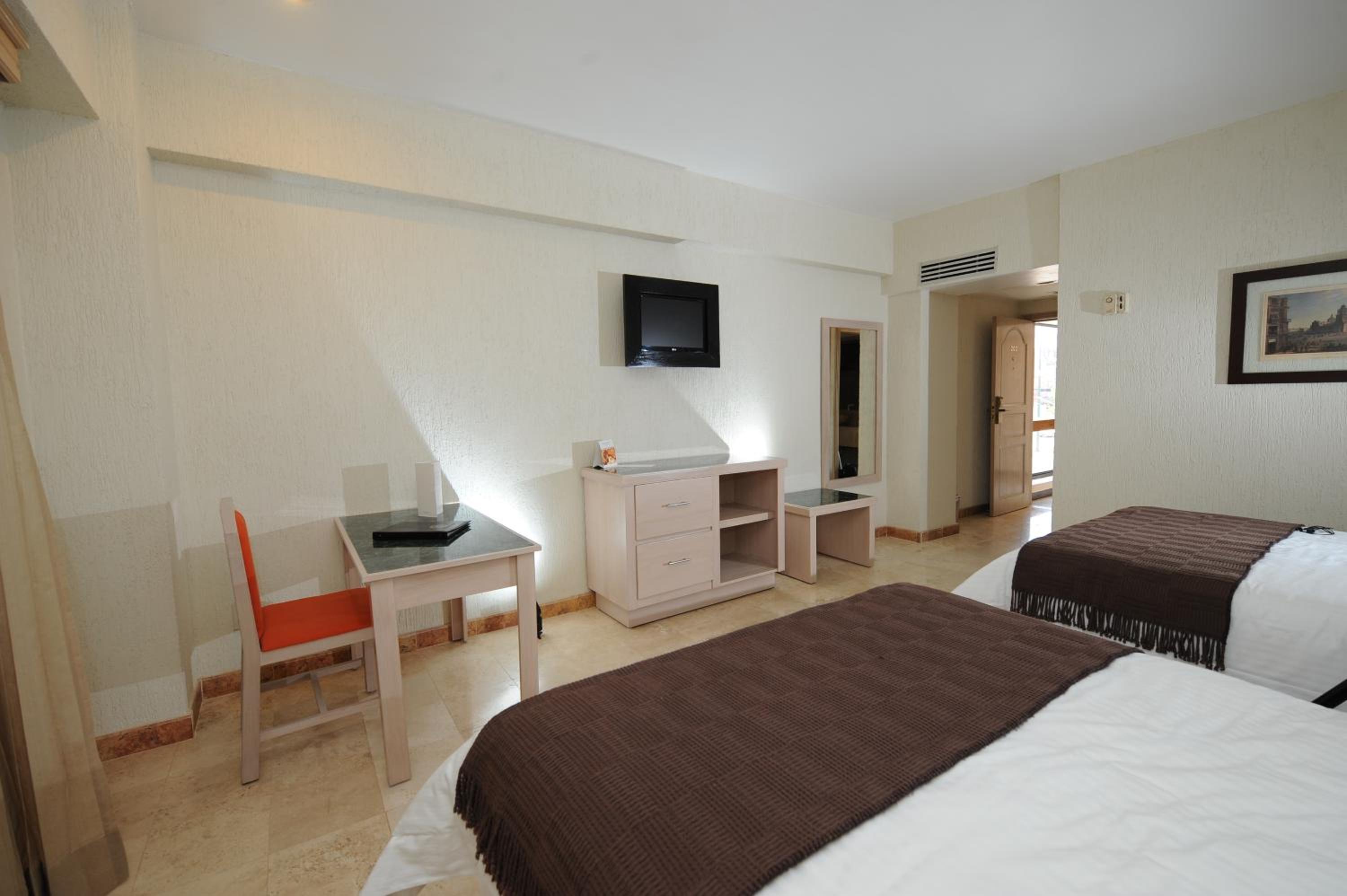 Double Room withTwo Double Beds - Photo 1
