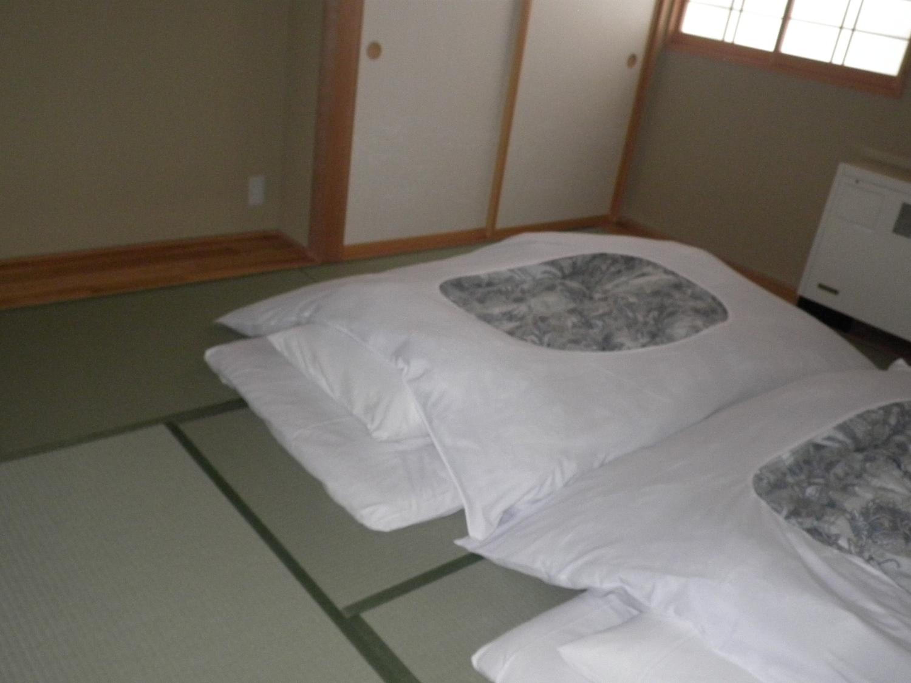Japanese-Style Family Room with Shared Toilet photo 2