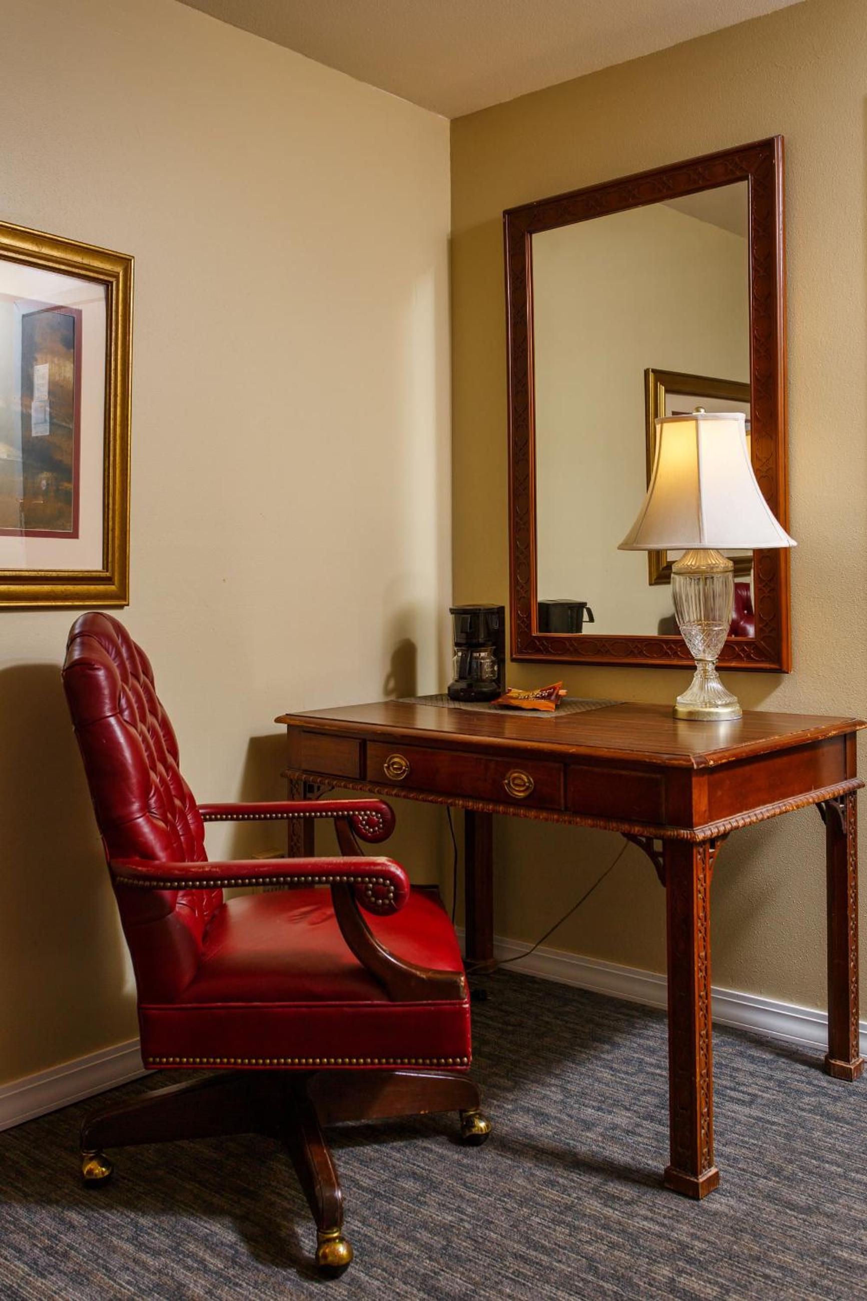 Deluxe Queen Room with Two Queen Beds with Sofa Bed - Non-Smoking photo 2