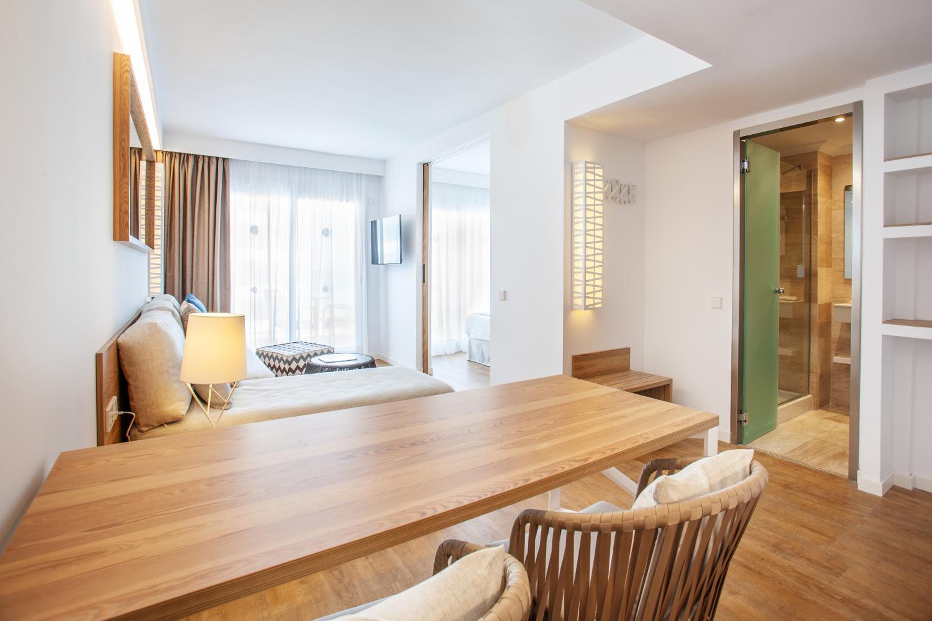 One-Bedroom Apartment - Photo 8