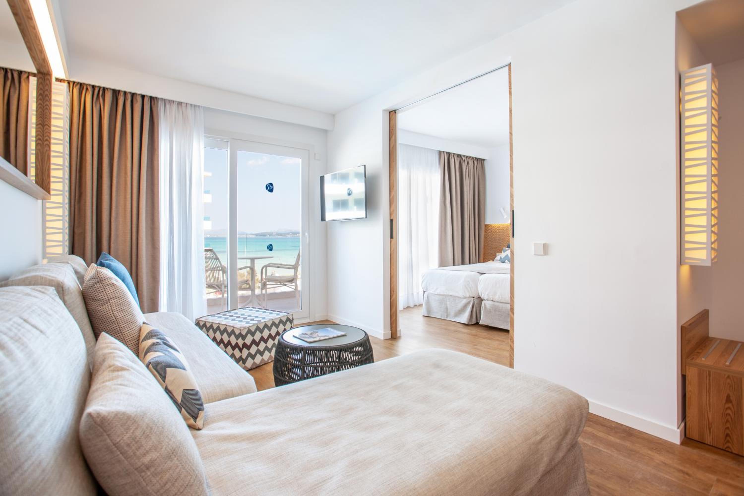 One-Bedroom Apartment with Sea Side View (2 Adults + 1 Child) - Photo 1