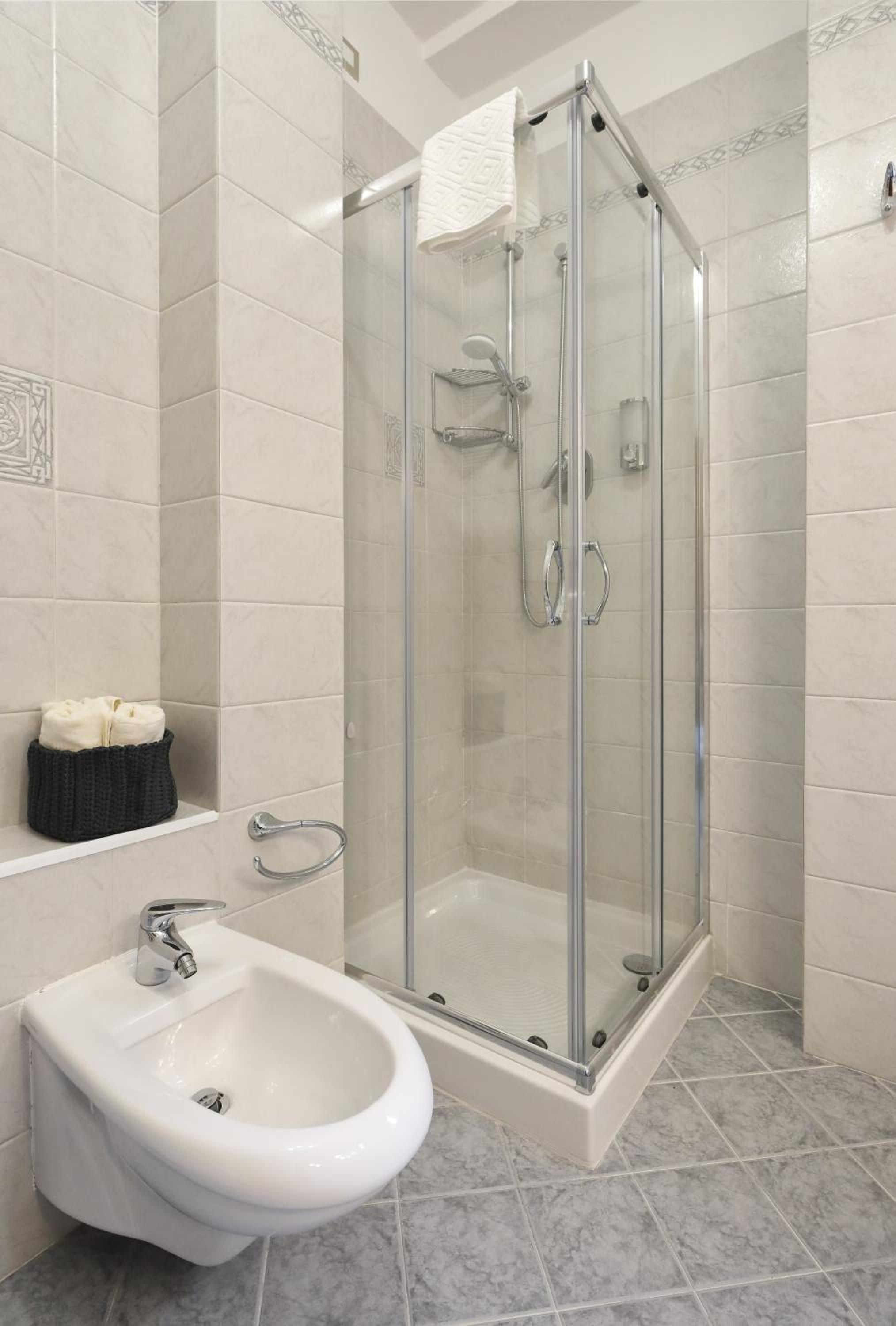 Three-Bedroom Apartment - Photo 9