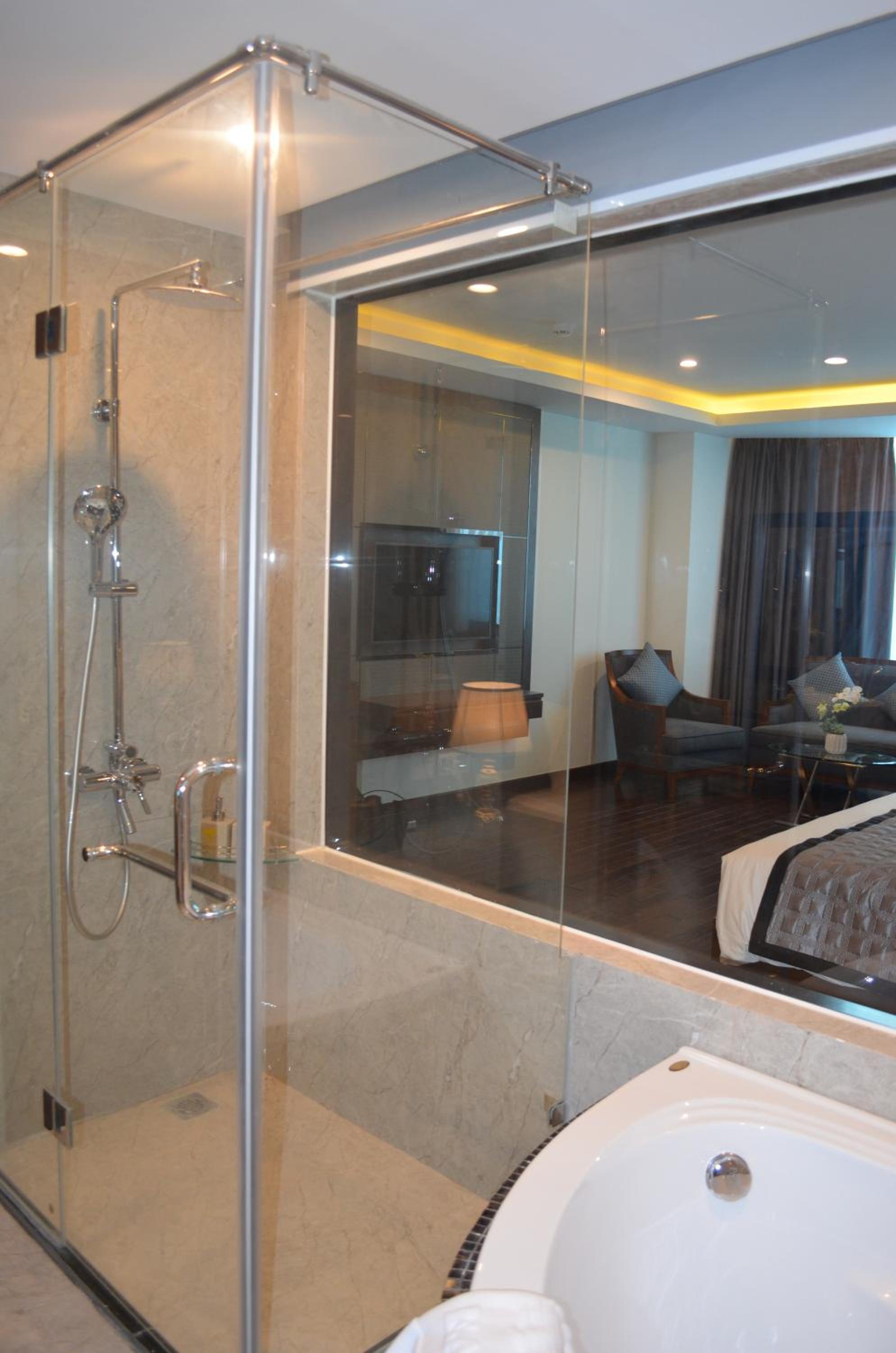Deluxe King Room - Photo 6