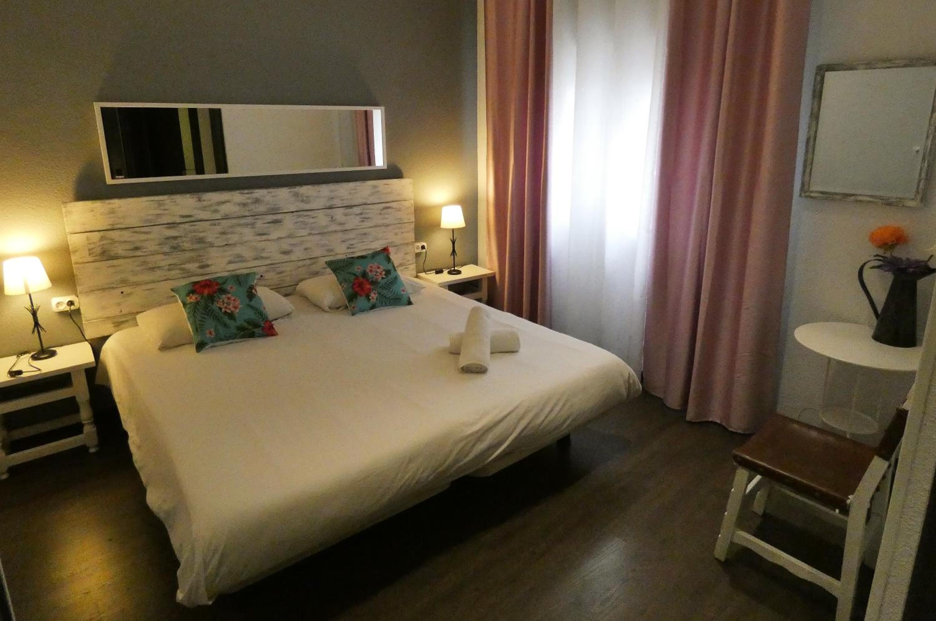 Interior Double Room - Photo 17