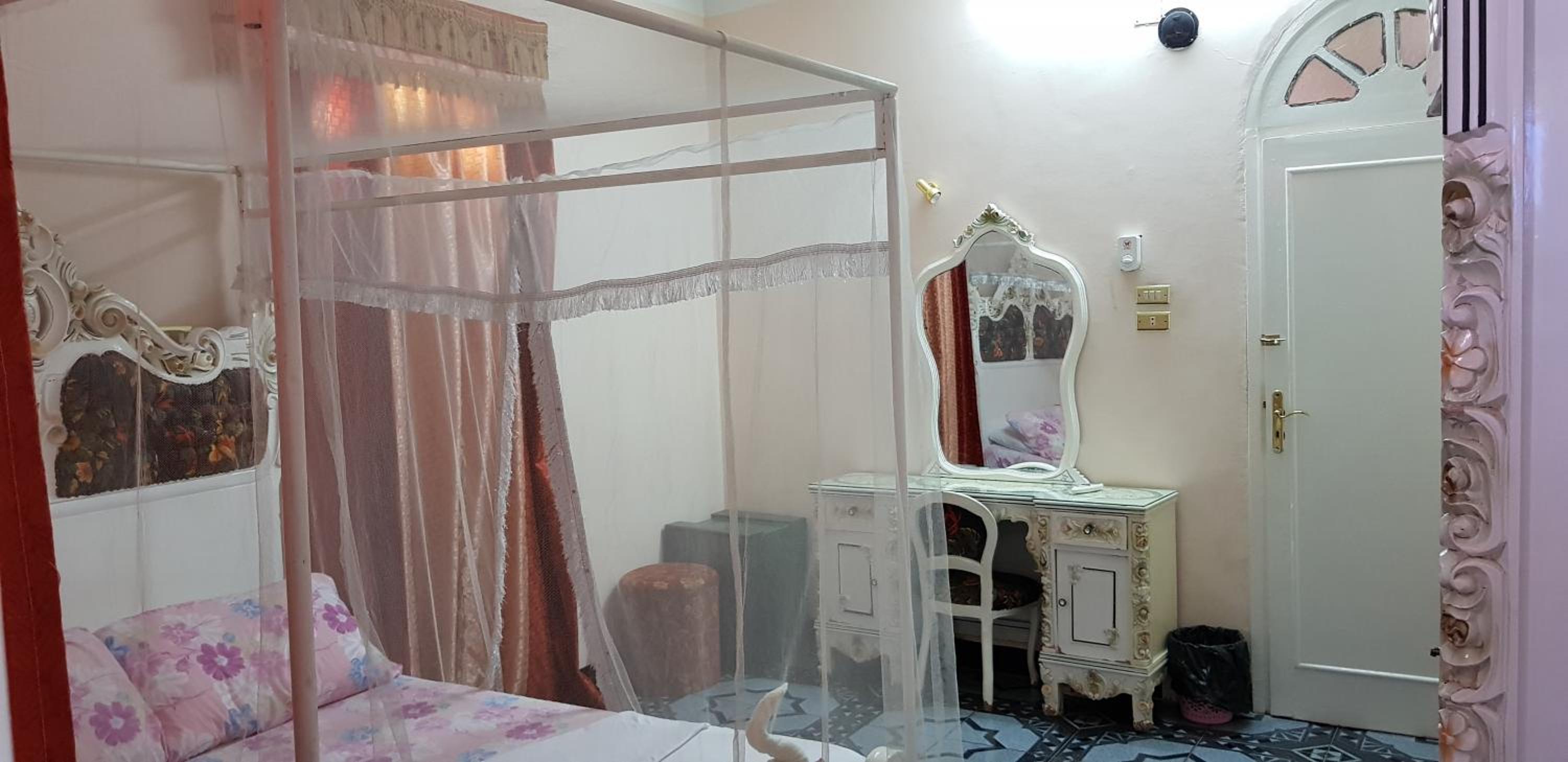 Twin Room with Private Bathroom - Photo 6