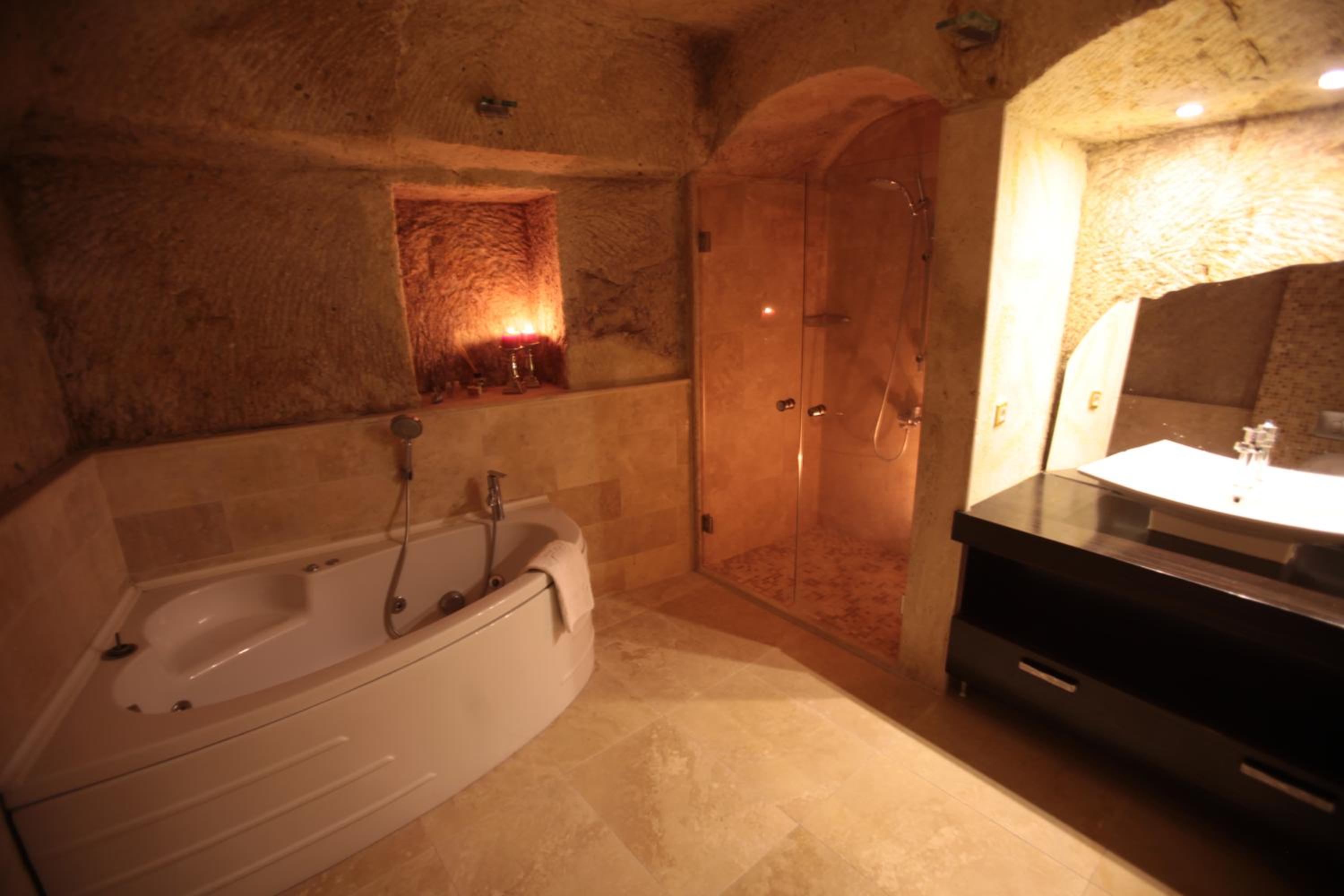 Deluxe Cave Room photo 2