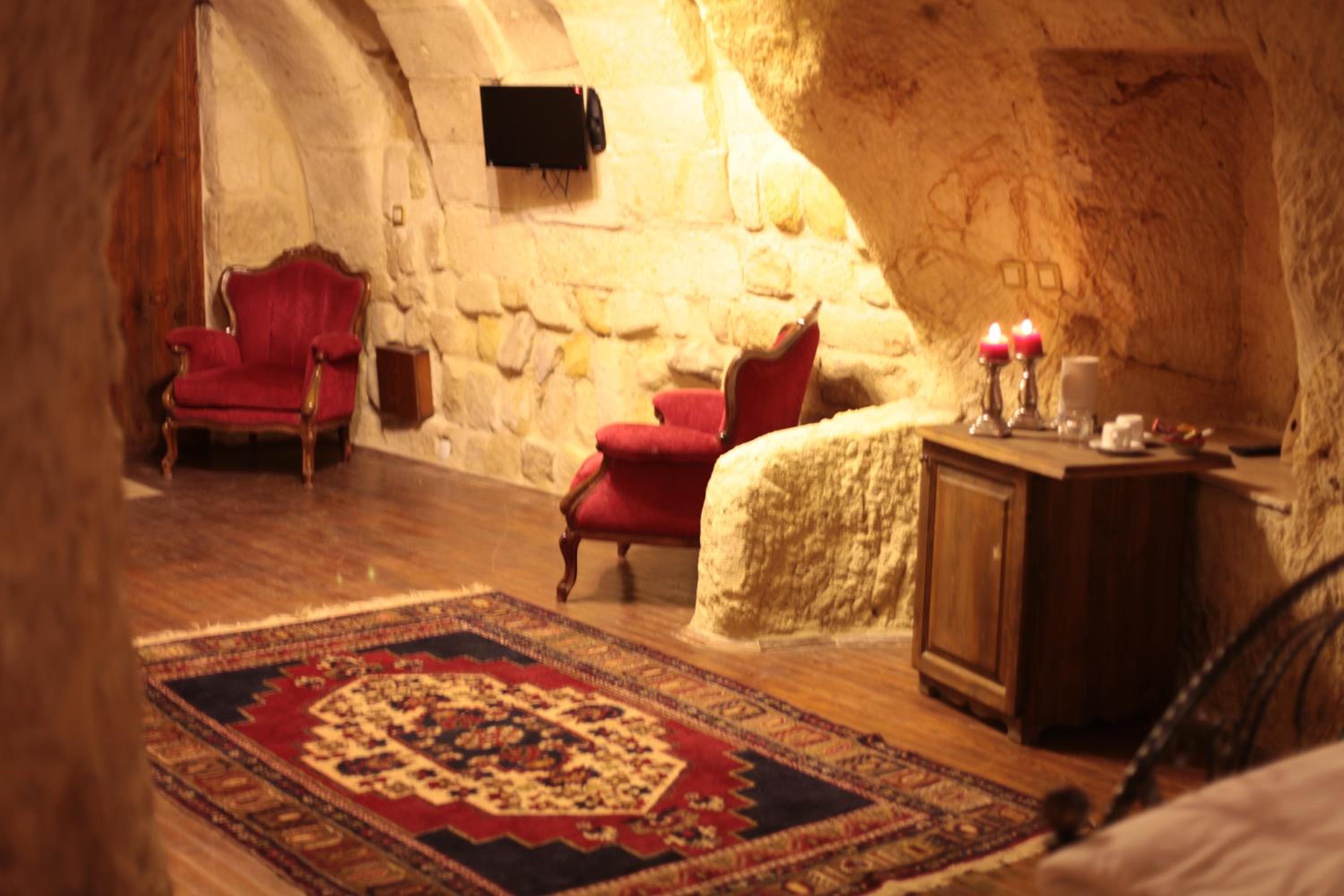 Deluxe Cave Room photo 1