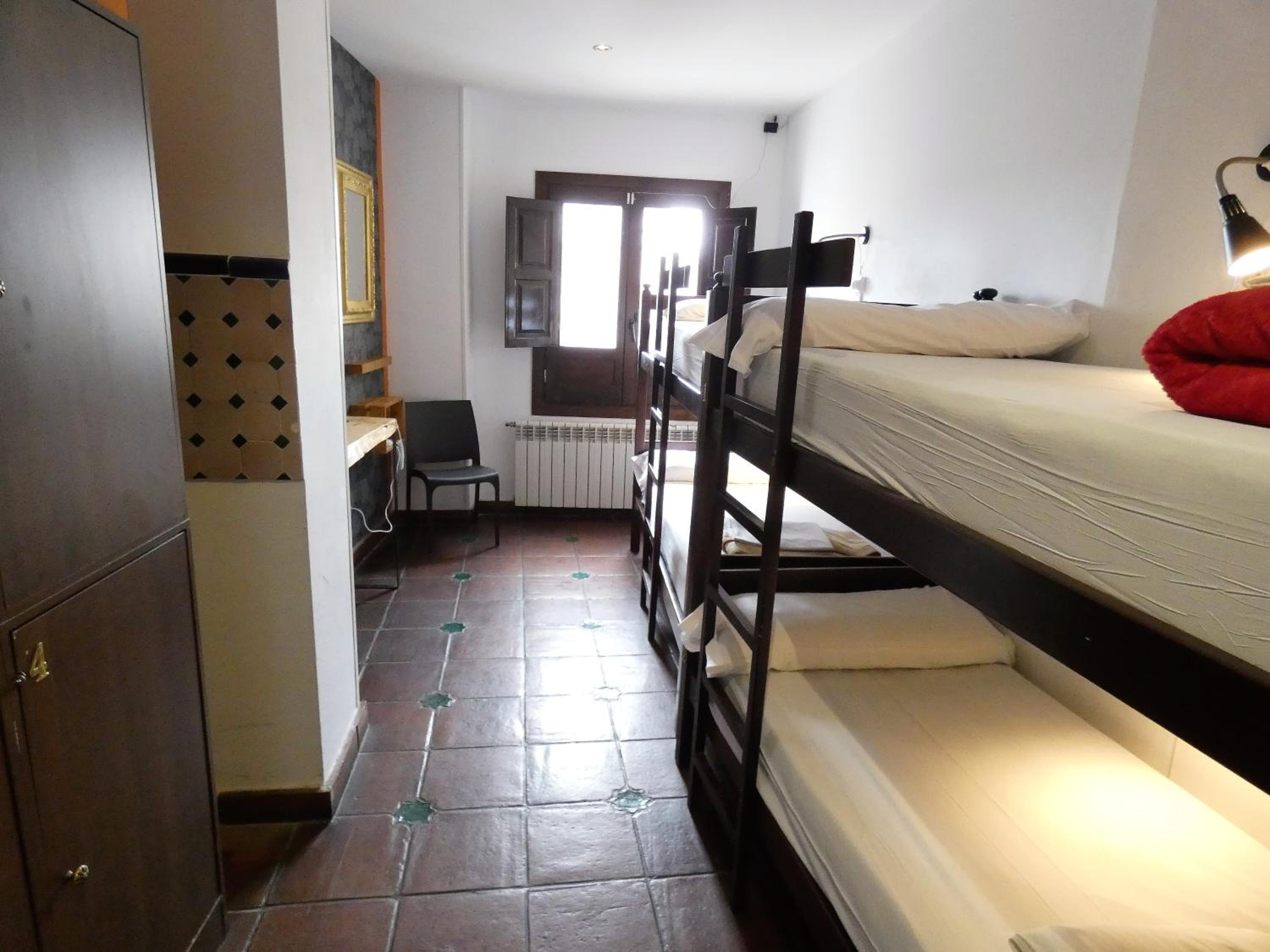Classic Quadruple Room - Photo 6