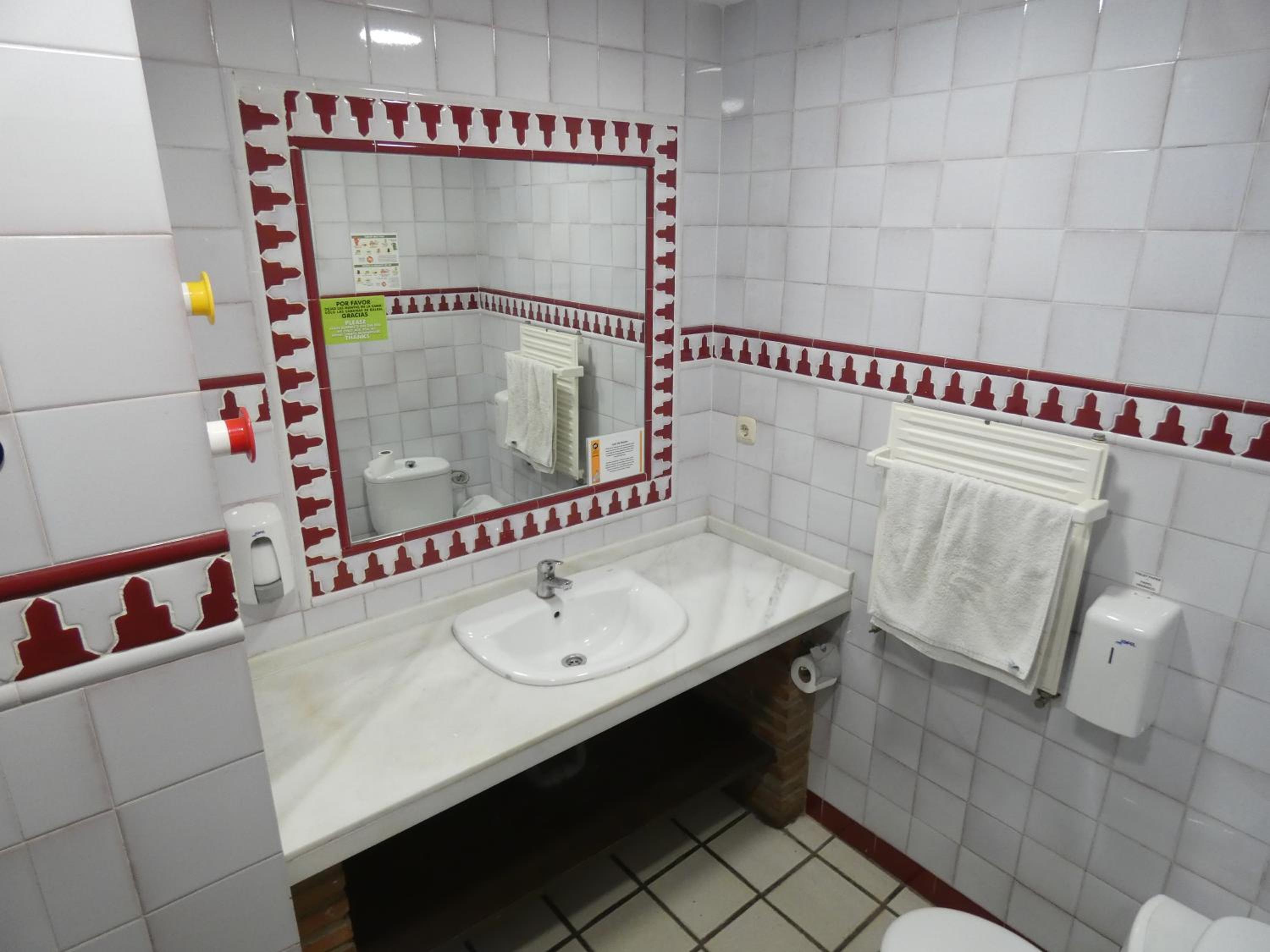Classic Quadruple Room - Photo 3