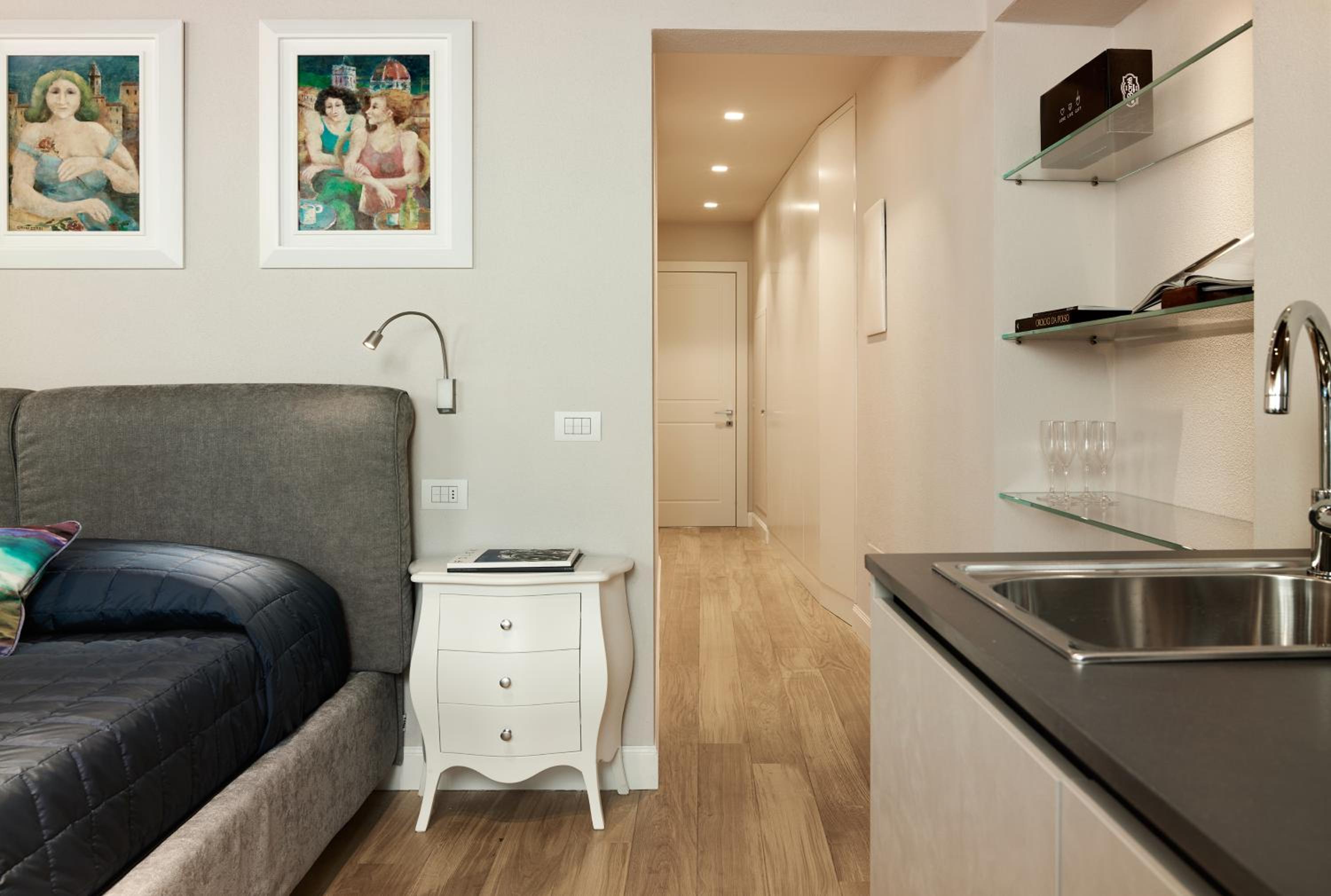 Studio Apartment photo 3