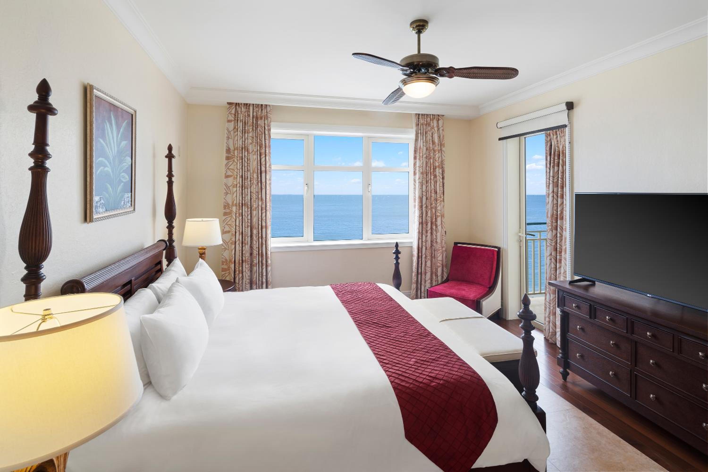 1 Bedroom Ocean Front Suite