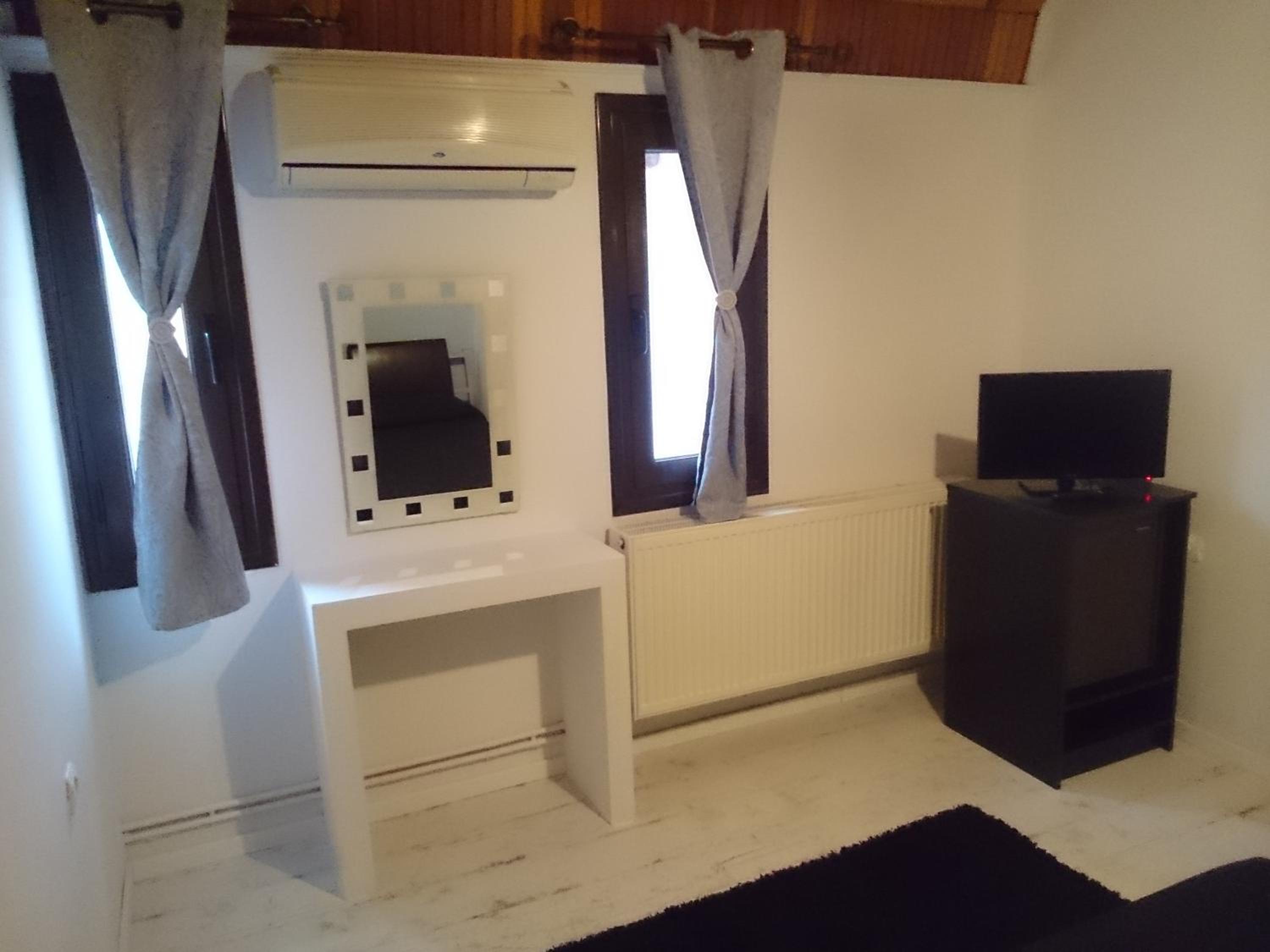 Double Room with Private Bathroom photo 2