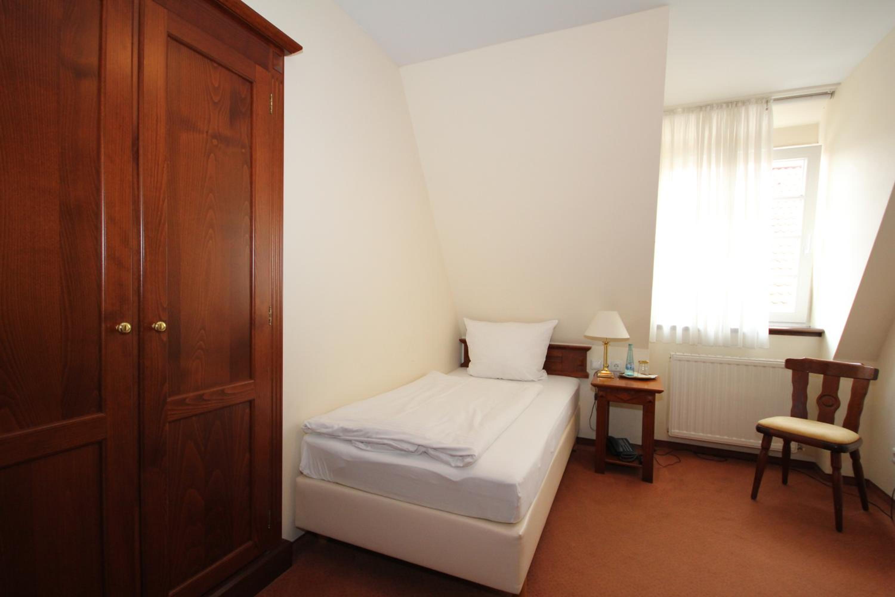 Single Room with Bathroom photo 1