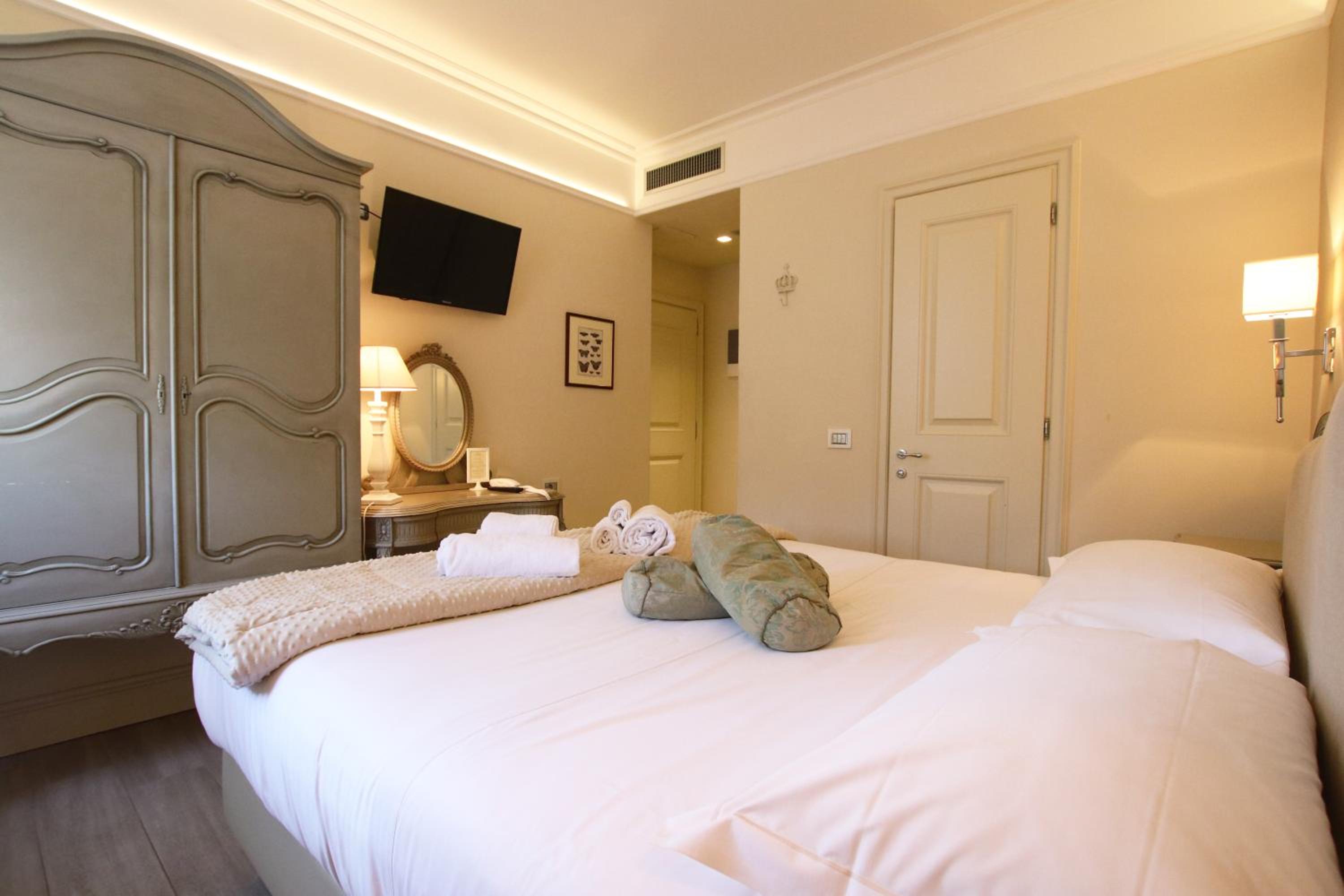 Double Room - Photo 4
