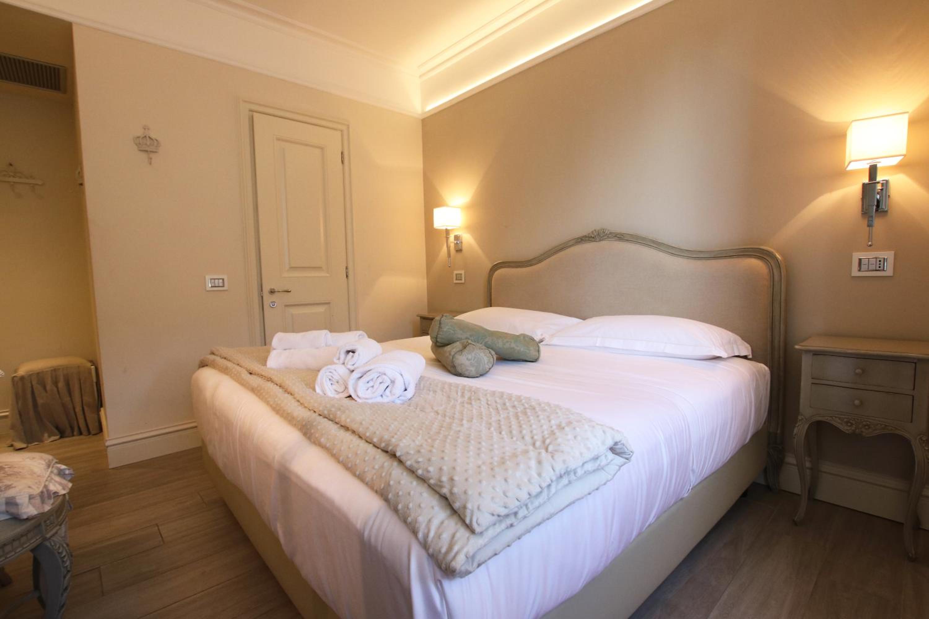 Double Room - Photo 3