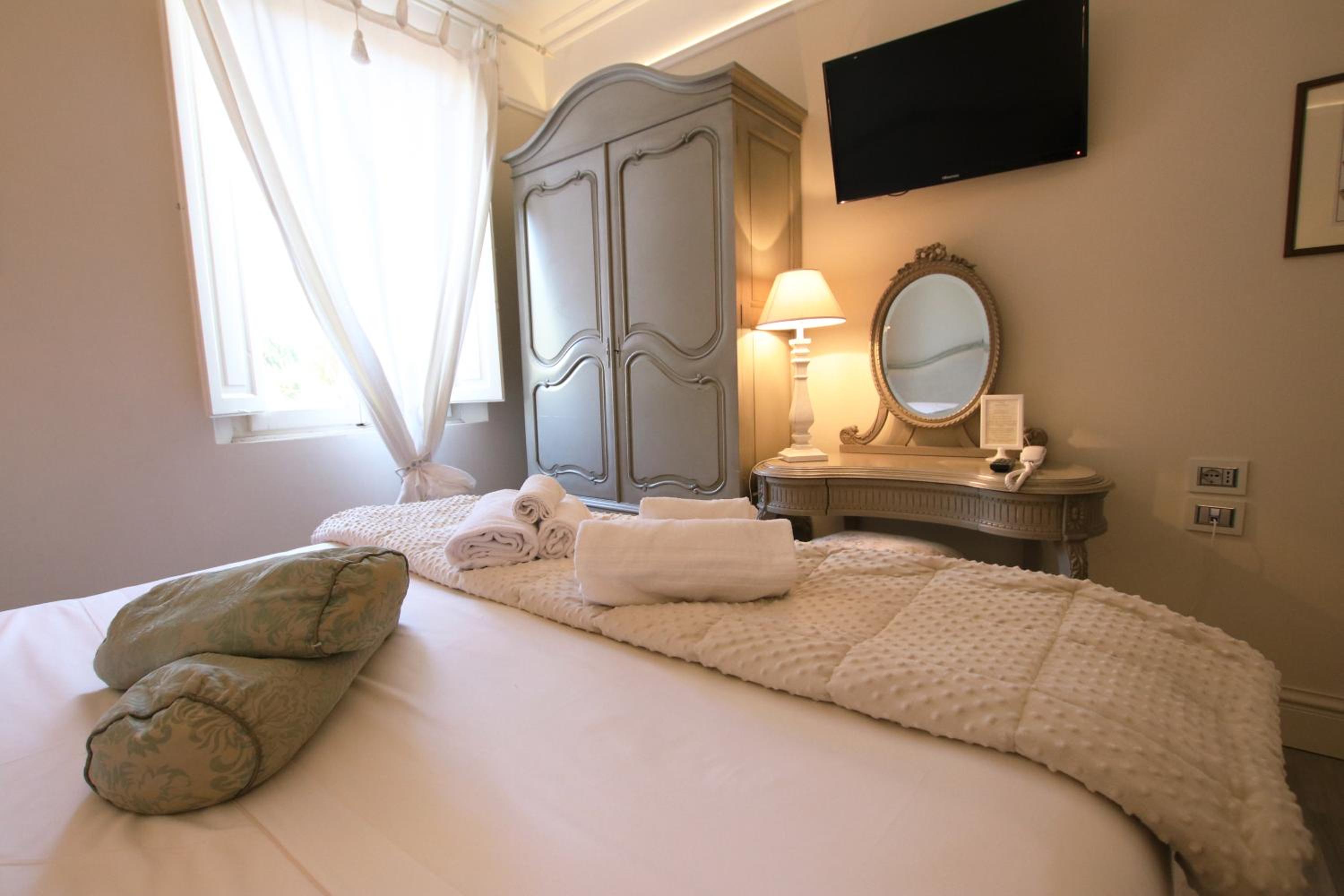 Double Room - Photo 23