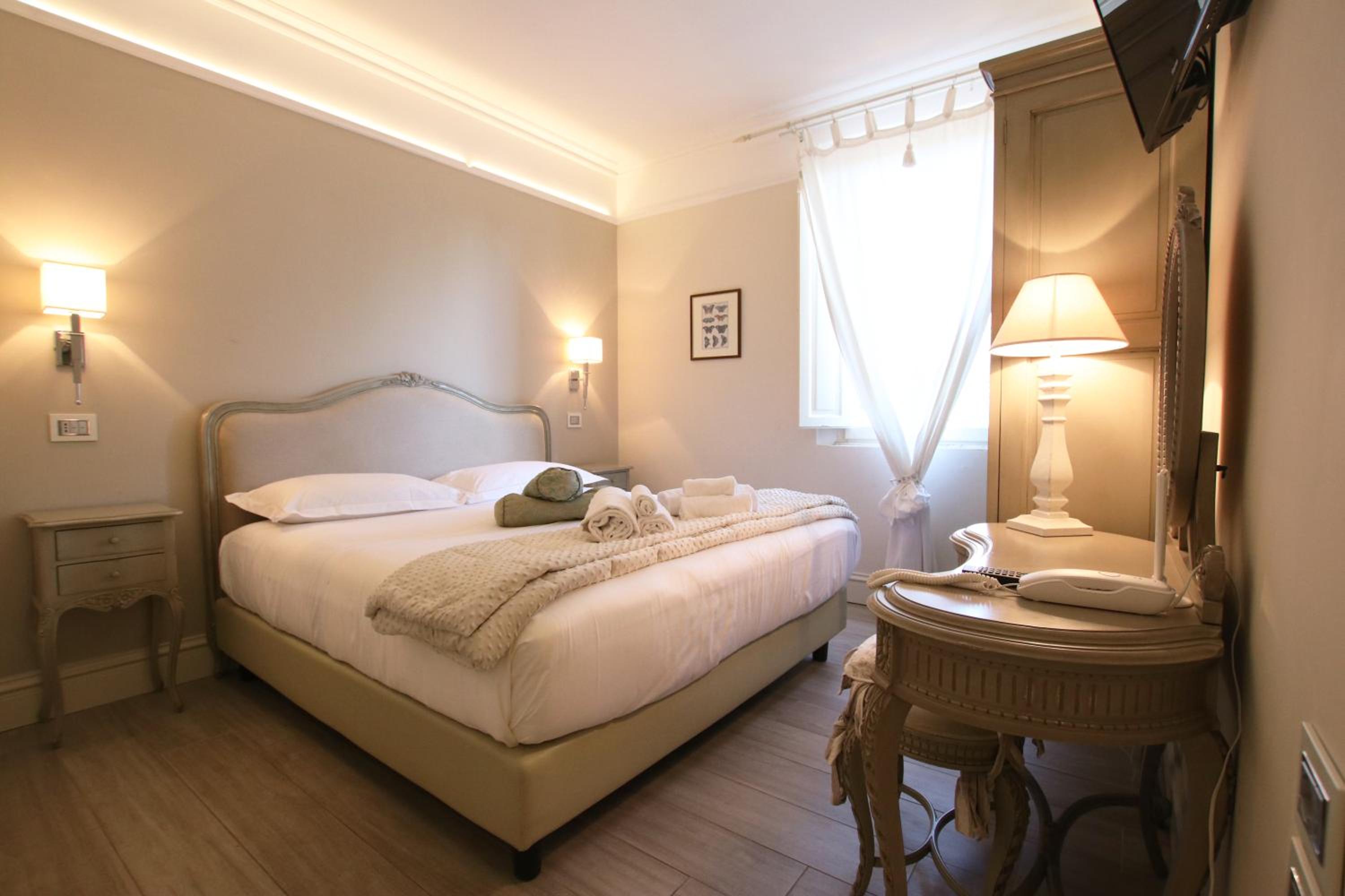 Double Room - Photo 22