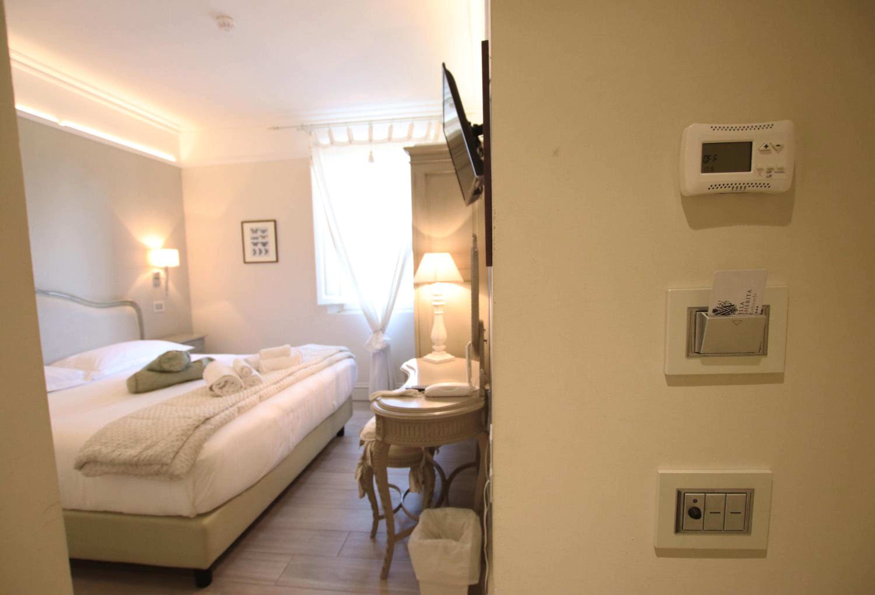 Double Room - Photo 2