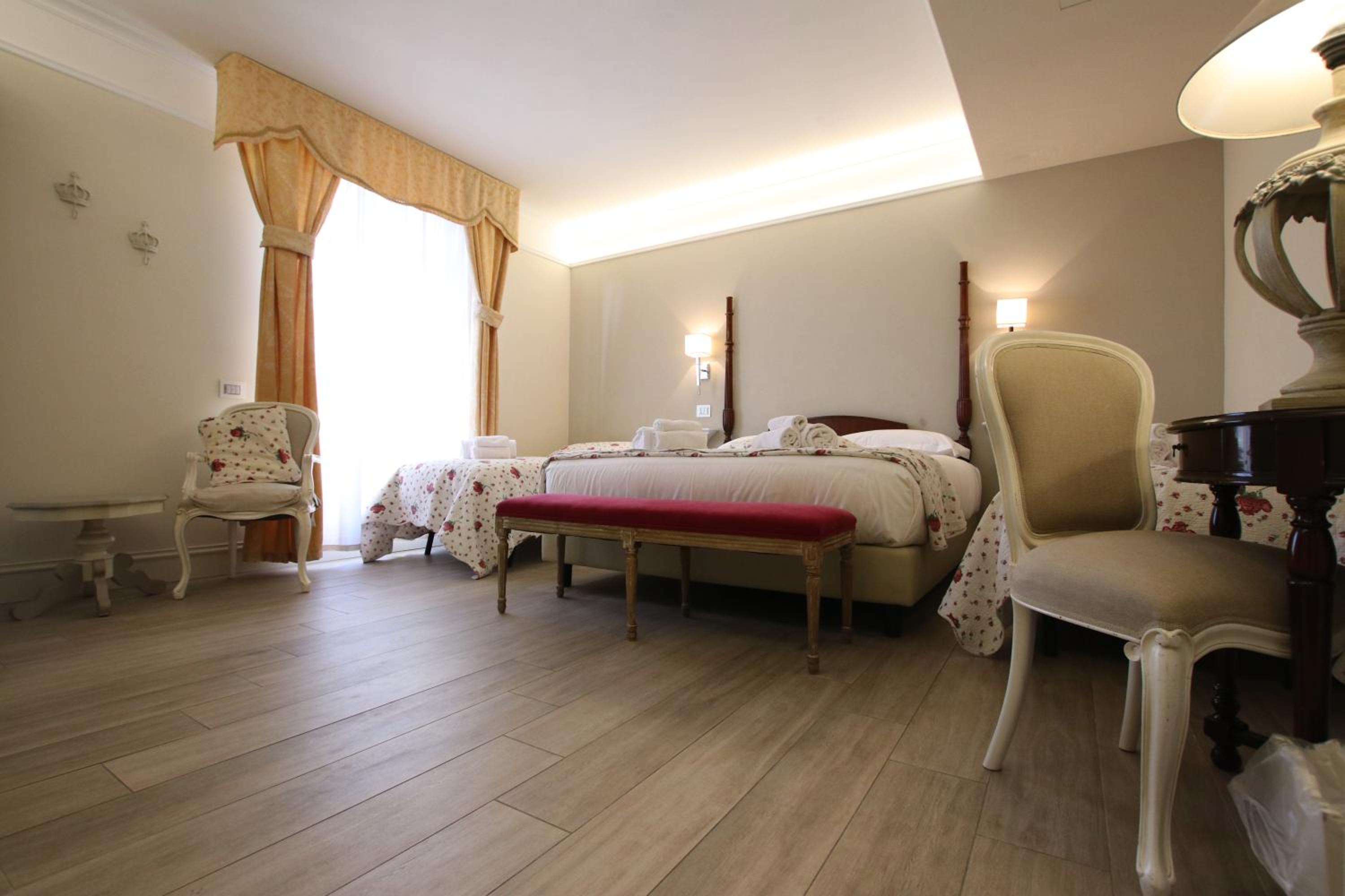 Quadruple Room with Side Sea View photo 3