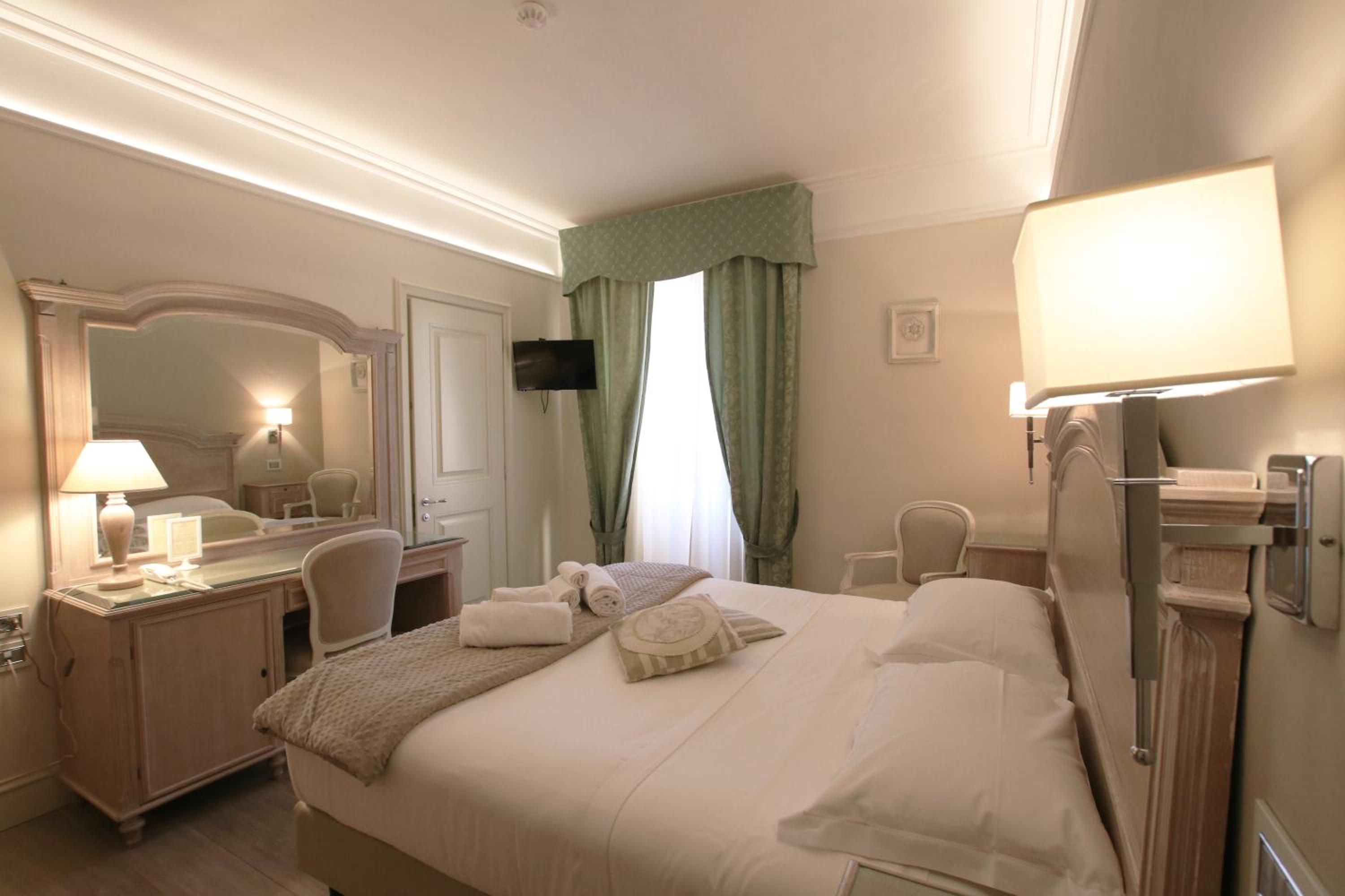 Double Room - Photo 30