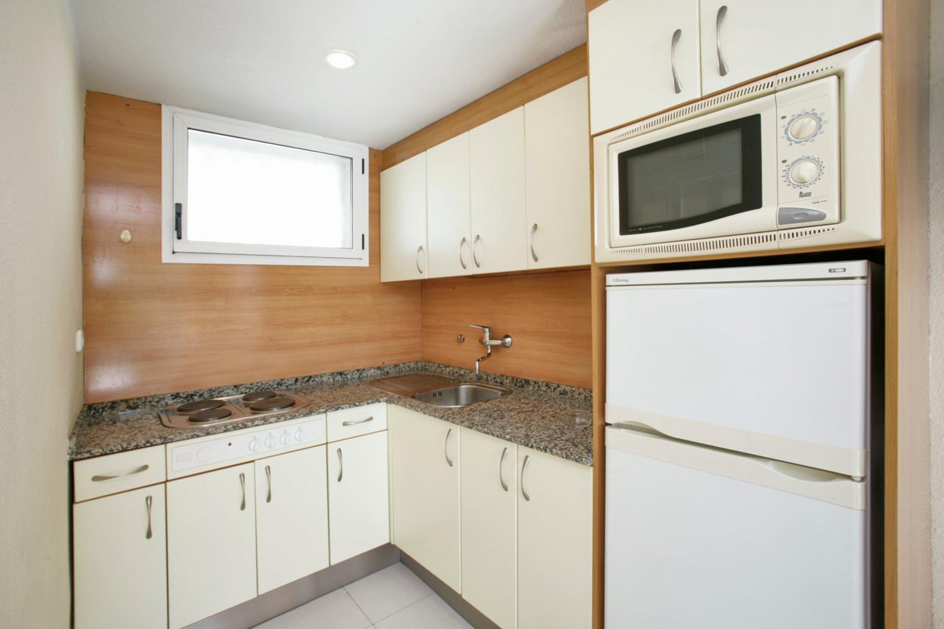 Two-Bedroom Apartment (6 Adults) photo 3