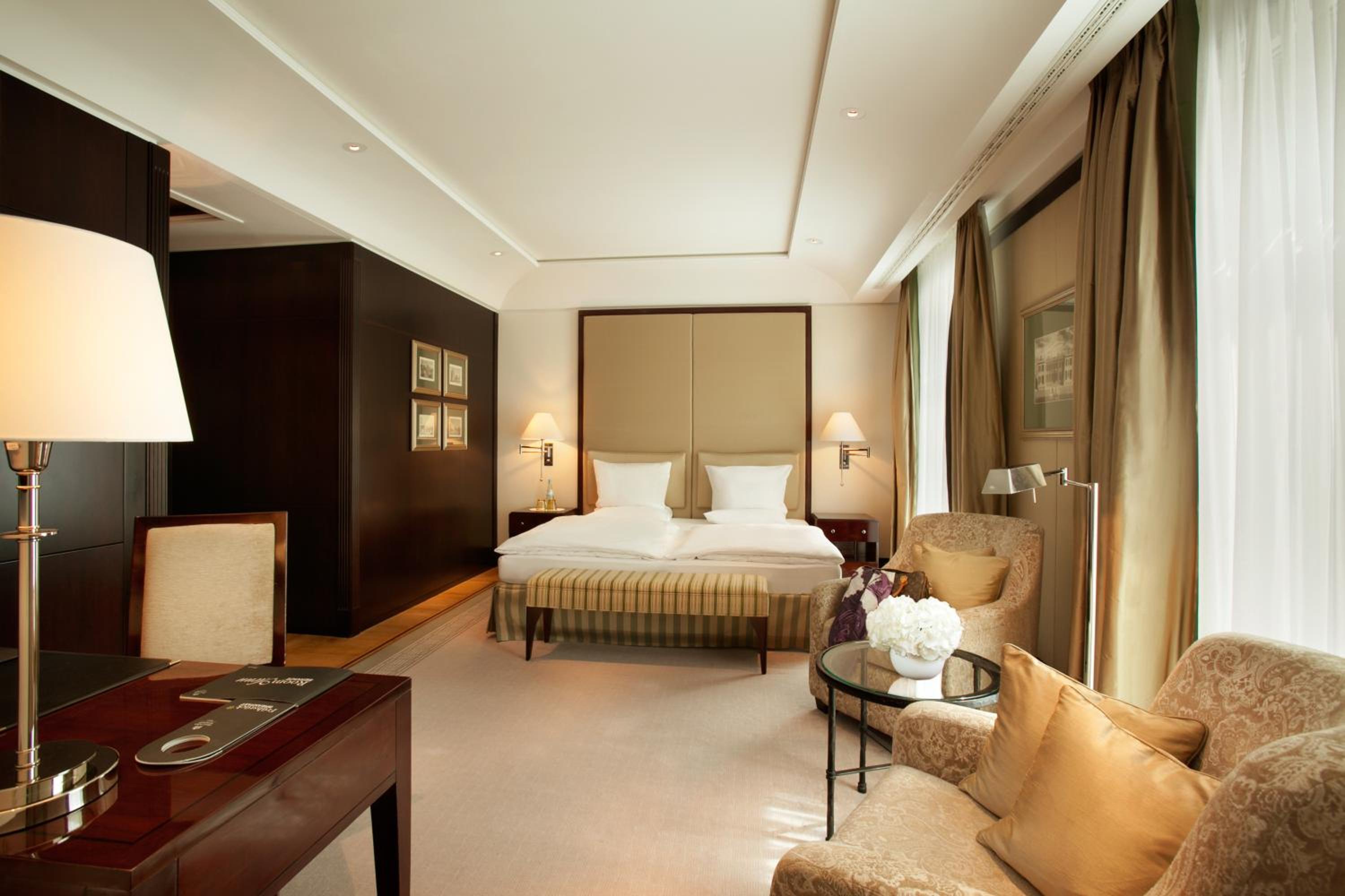 Executive Room King thumbnail 5