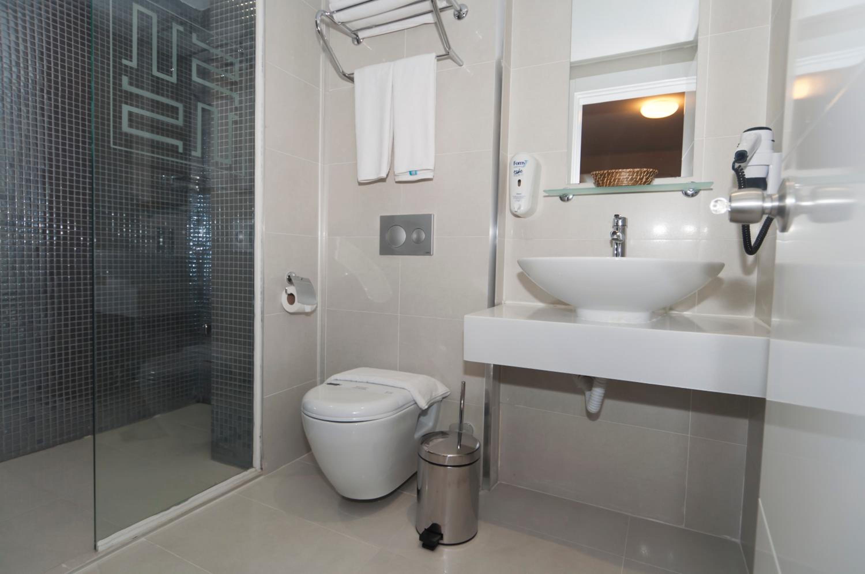 Standard Double or Twin Room photo 3
