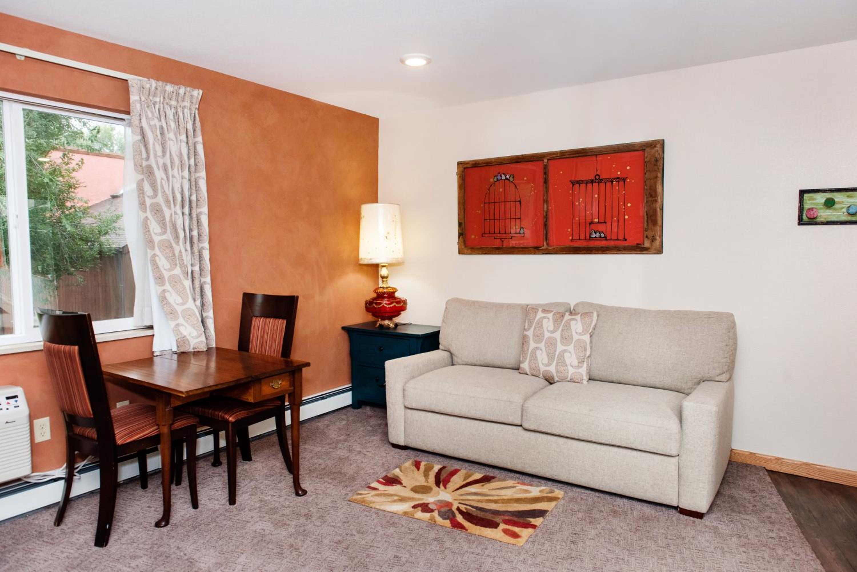 Deluxe Two-Bedroom Apartment photo 2