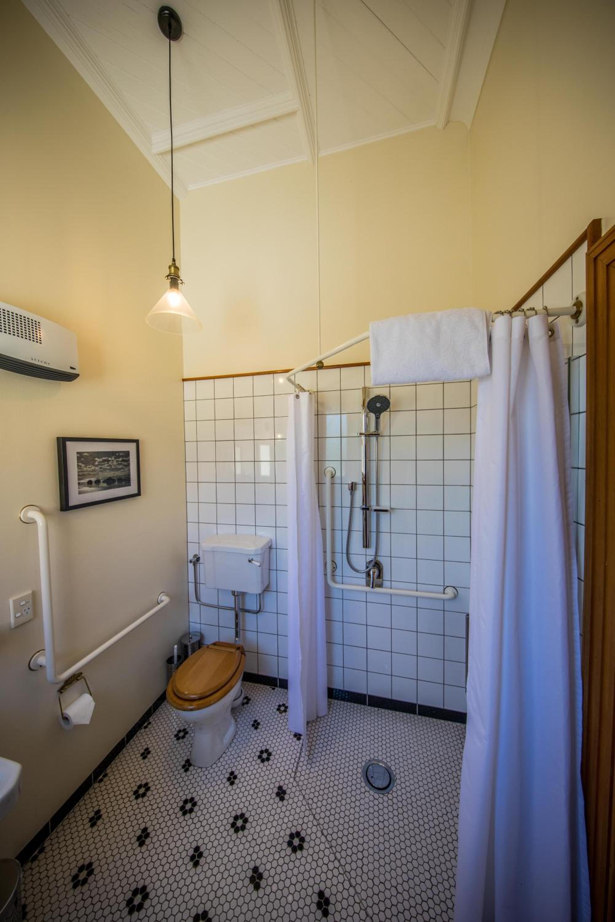Victoria Double Room - Photo 7