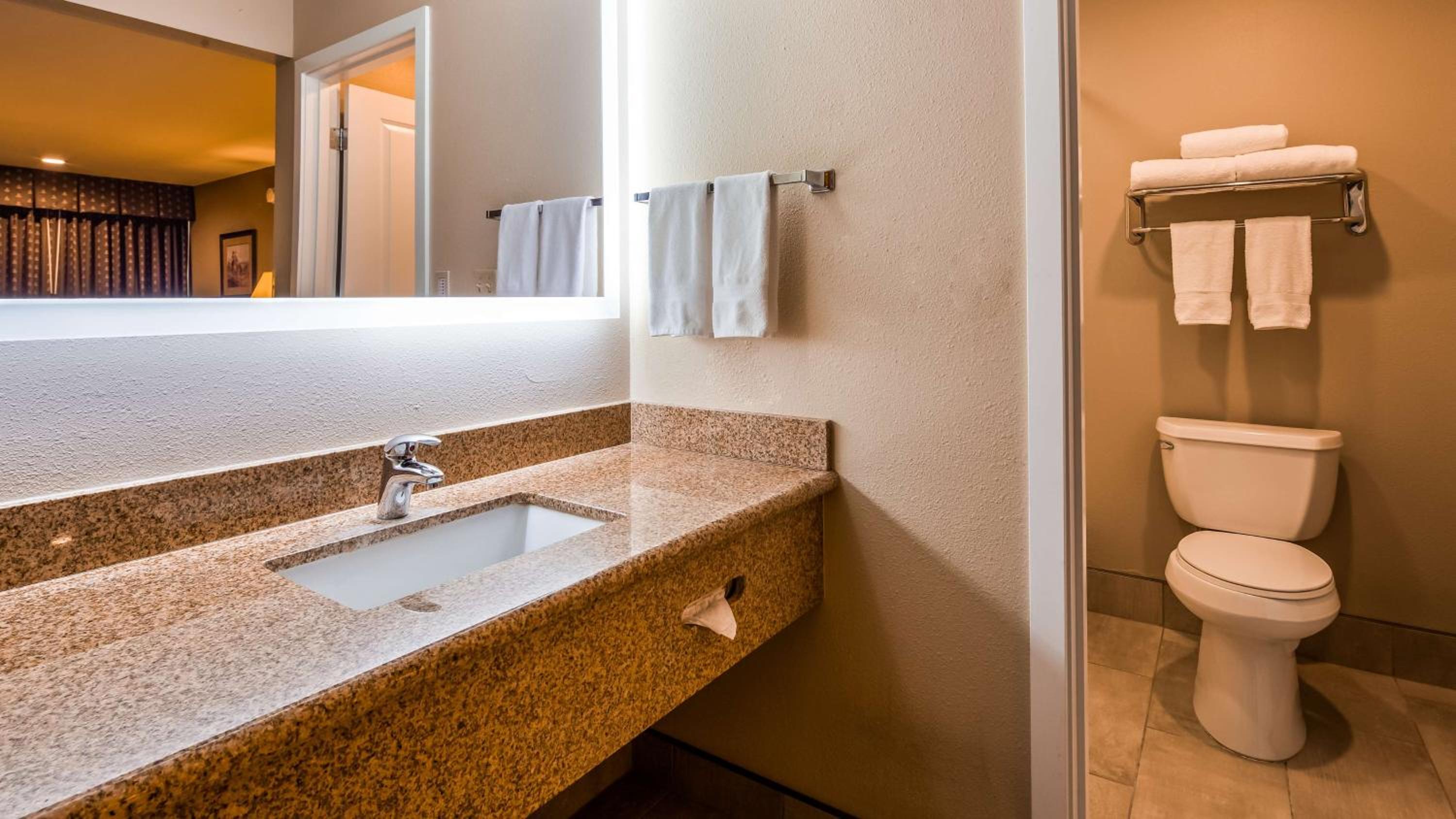 Queen Room with Two Queen Beds with Roll-In Shower - Mobility Accessible/Non-Smoking