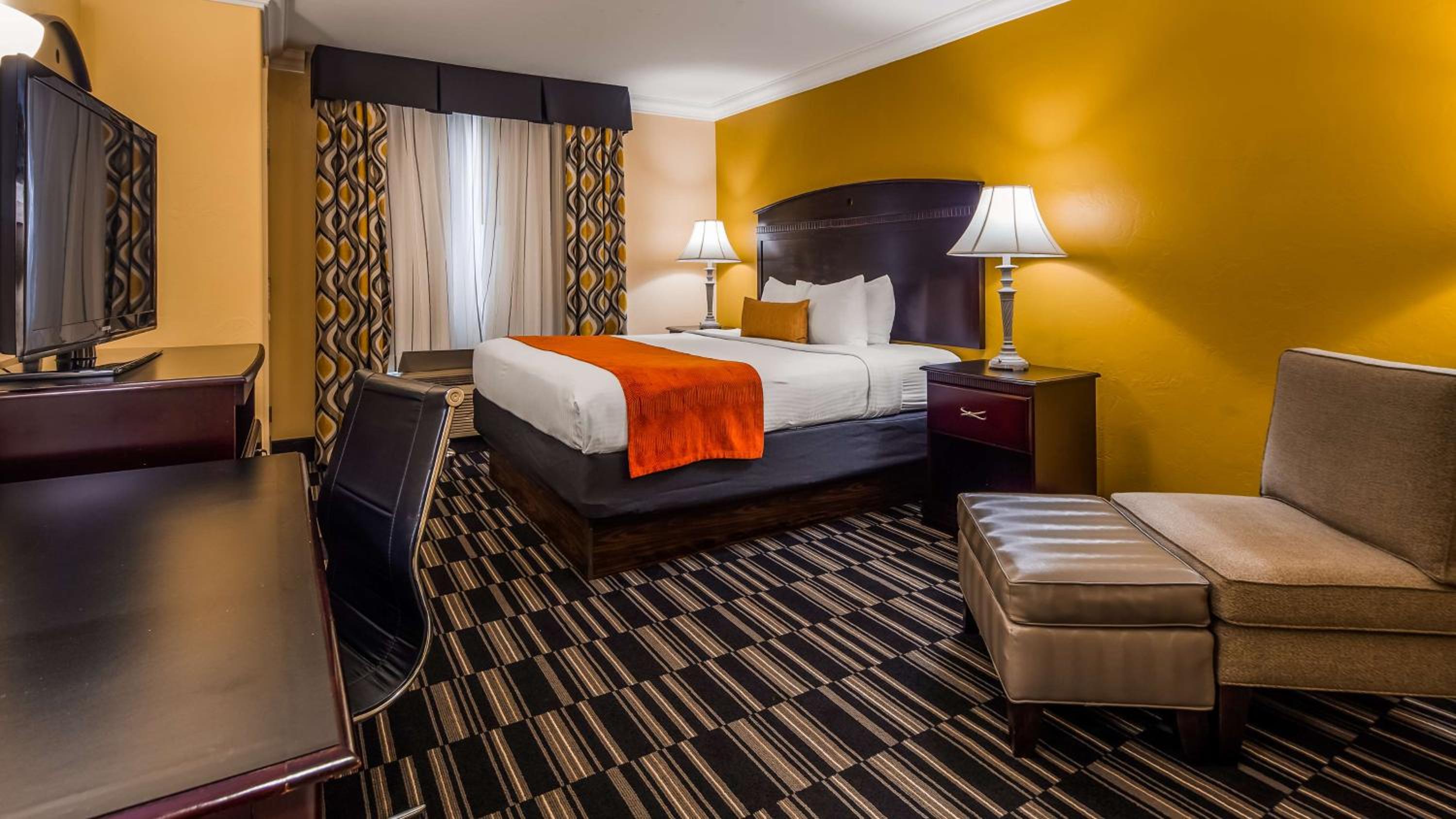 King Room - Non-Smoking - Photo 1