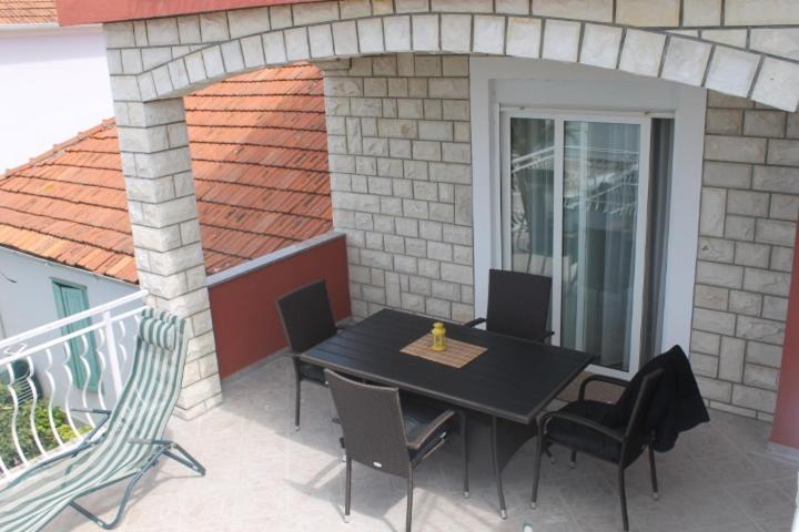 One-Bedroom Apartment with Terrace with Sea View - Photo 4
