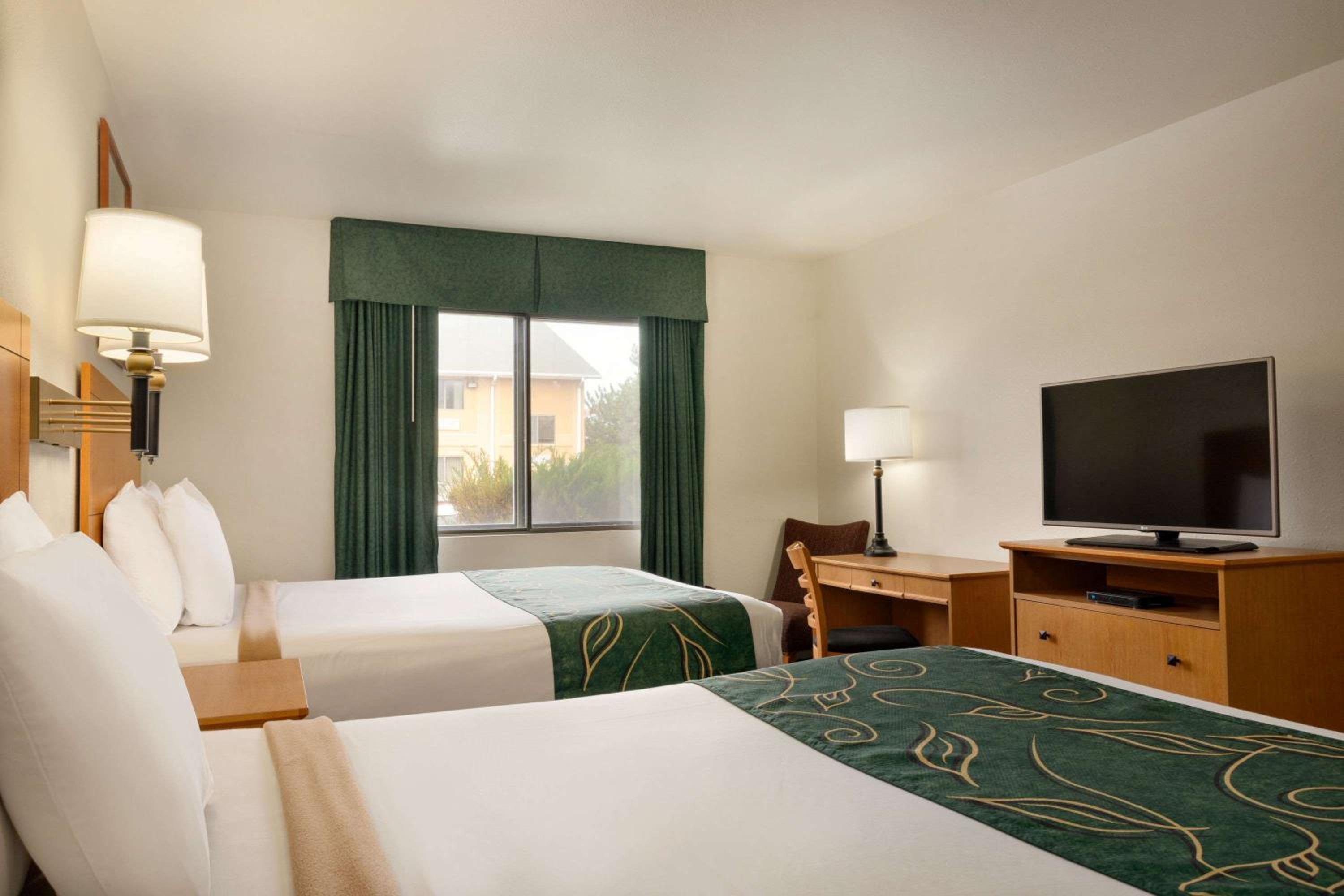 Double Room with Two Double Beds - Non-Smoking - Photo 1