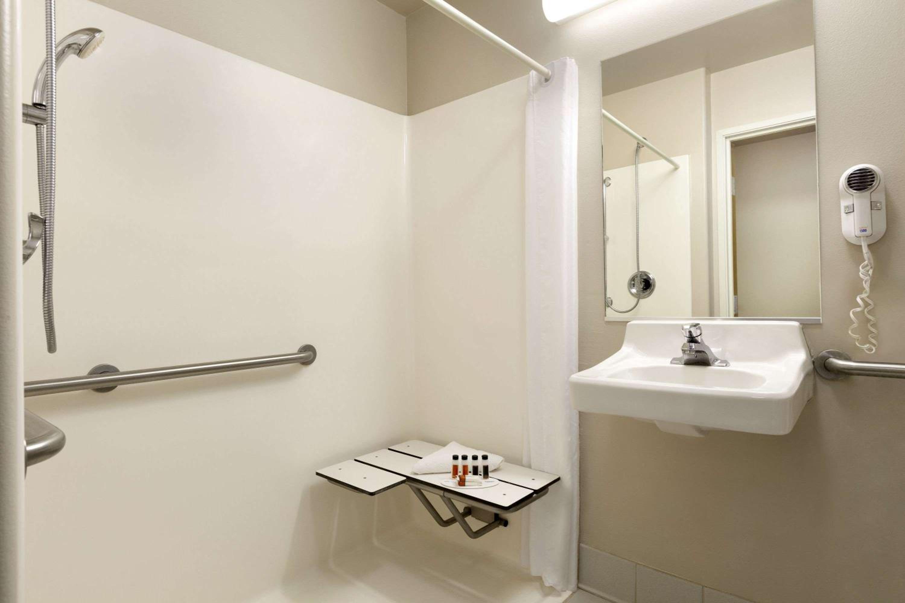 King Room - Mobility Access/Non-Smoking - Photo 2