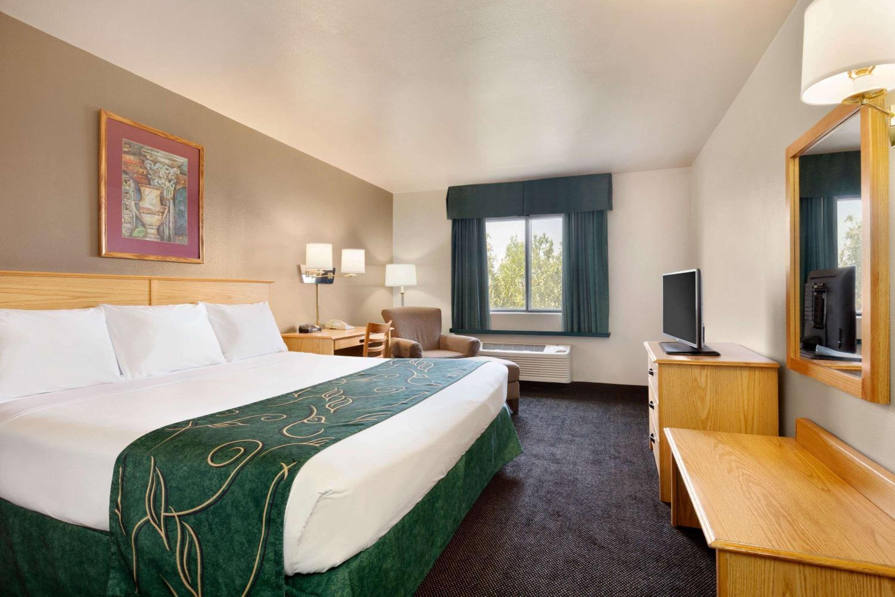 King Room - Mobility Access/Non-Smoking - Photo 1