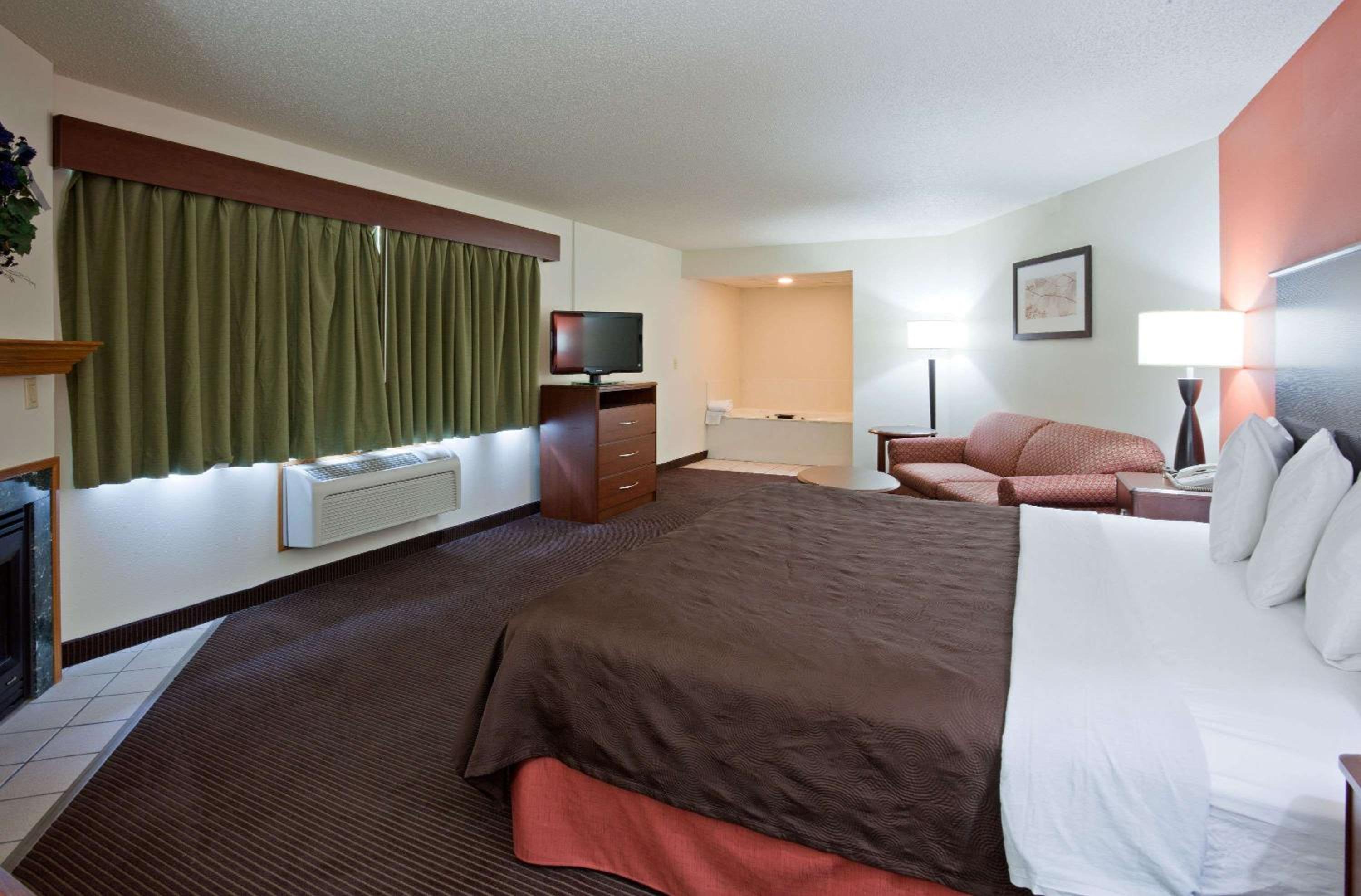 One-Bedroom Premier King Suite - Non-Smoking - Photo 2