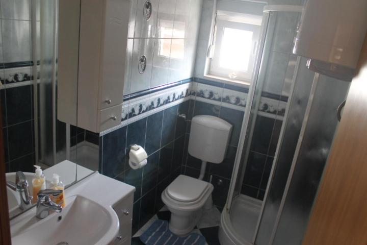 One-Bedroom Apartment with Terrace - Photo 6