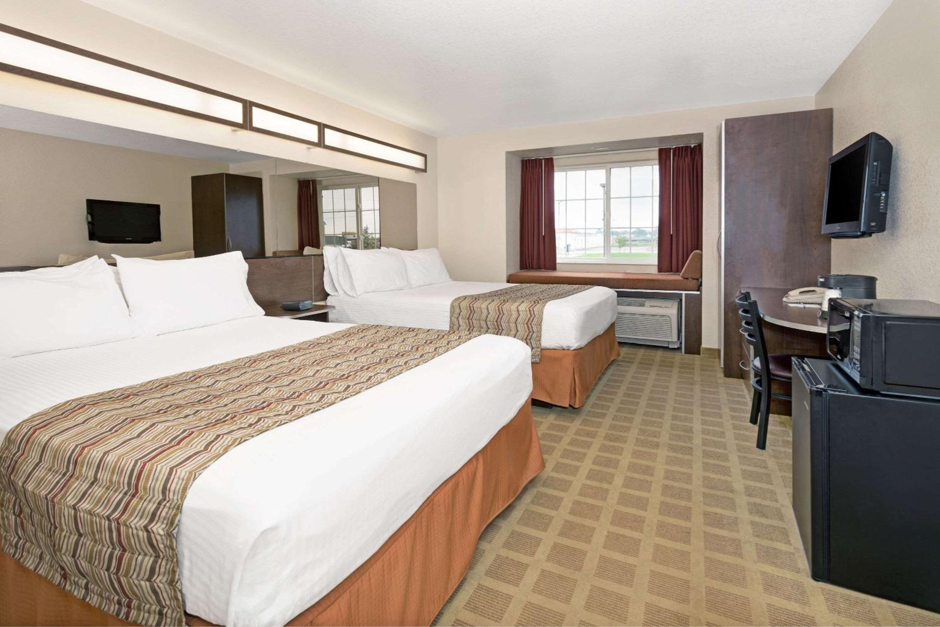 Queen Room with Two Queen Beds - Non-Smoking - Photo 1