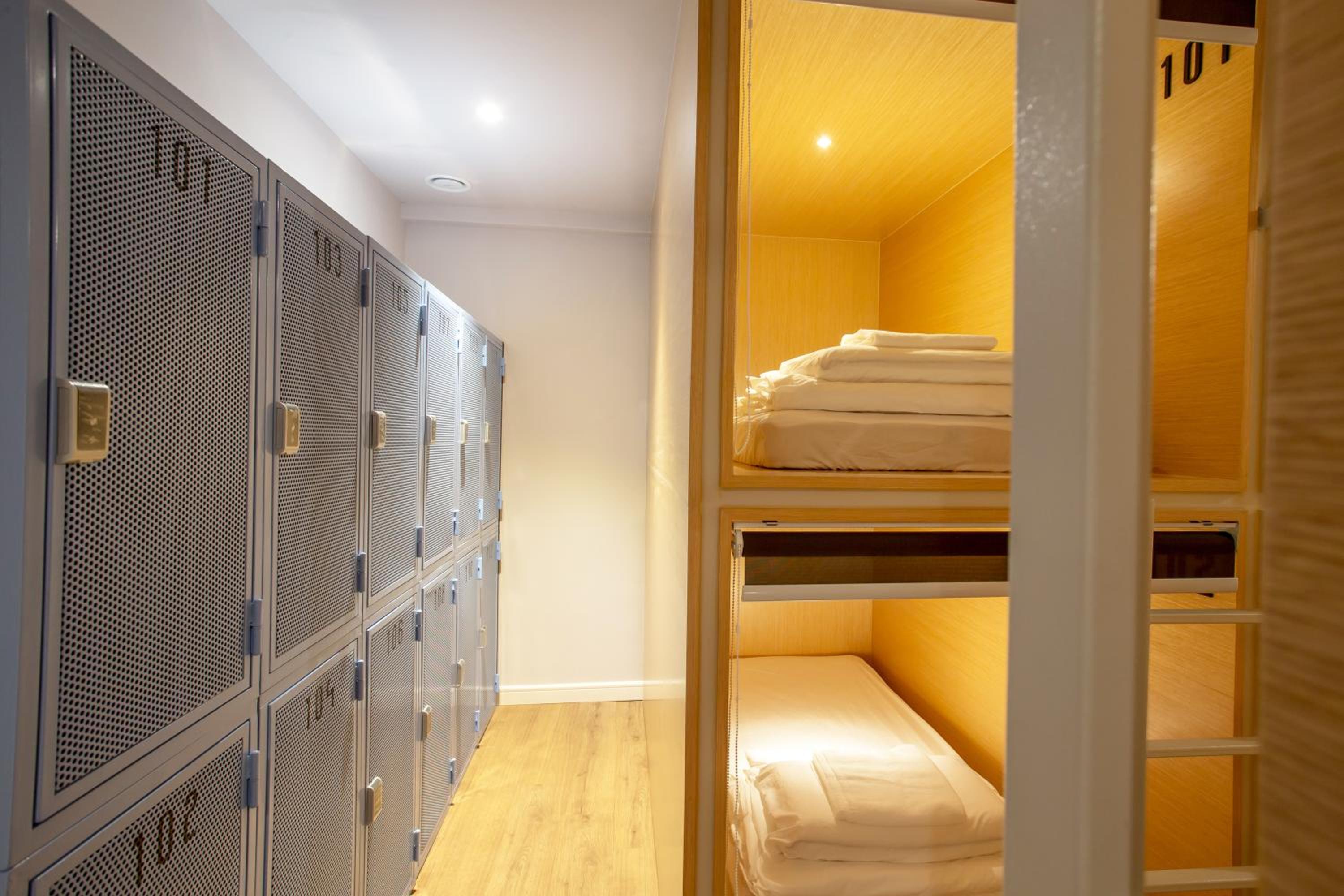 Single Bed in Mixed Dormitory Room photo 1