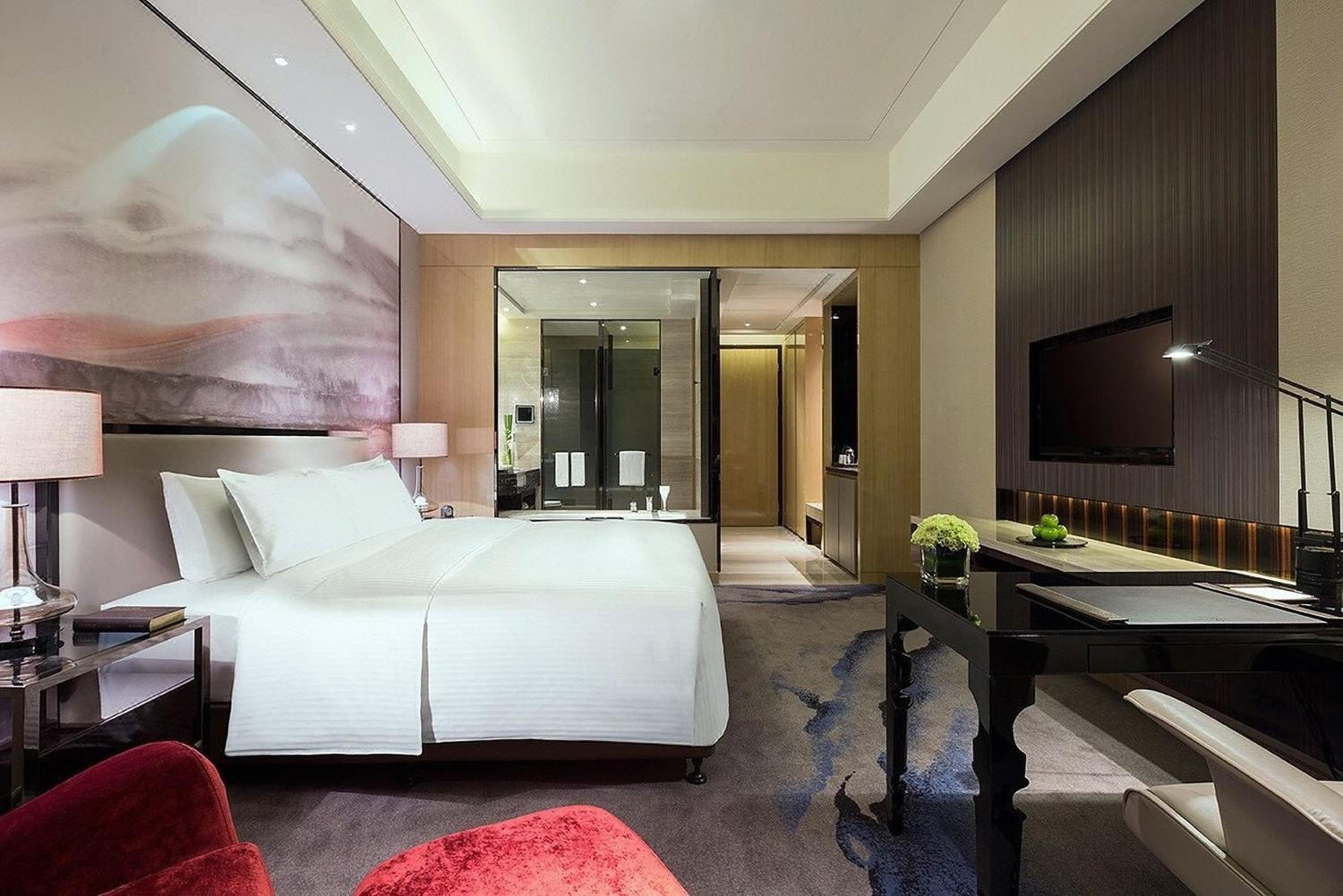 Deluxe King Room photo 3