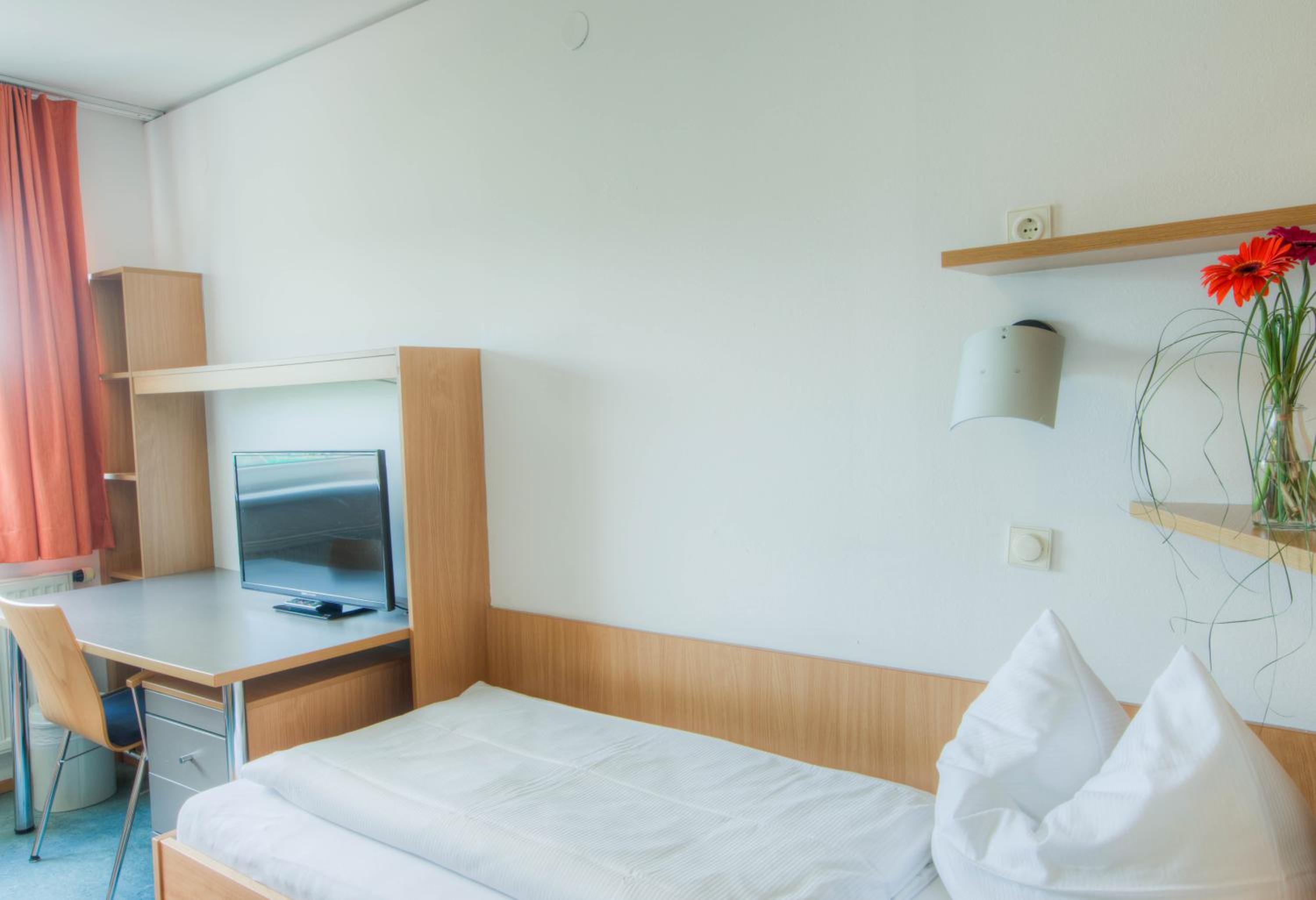 Twin Room - Photo 3