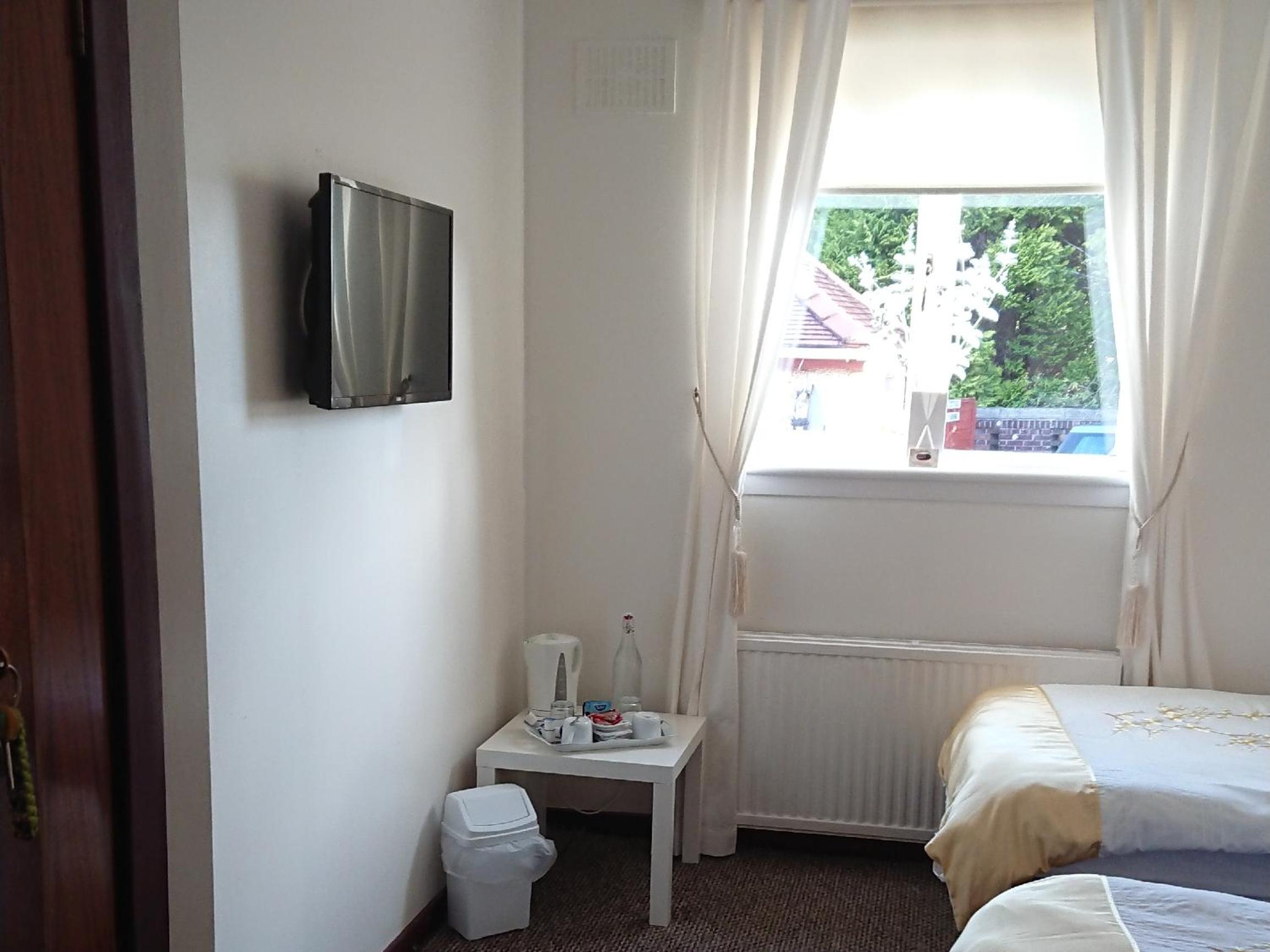 Standard Twin Room (No Hot Tub) - Photo 3