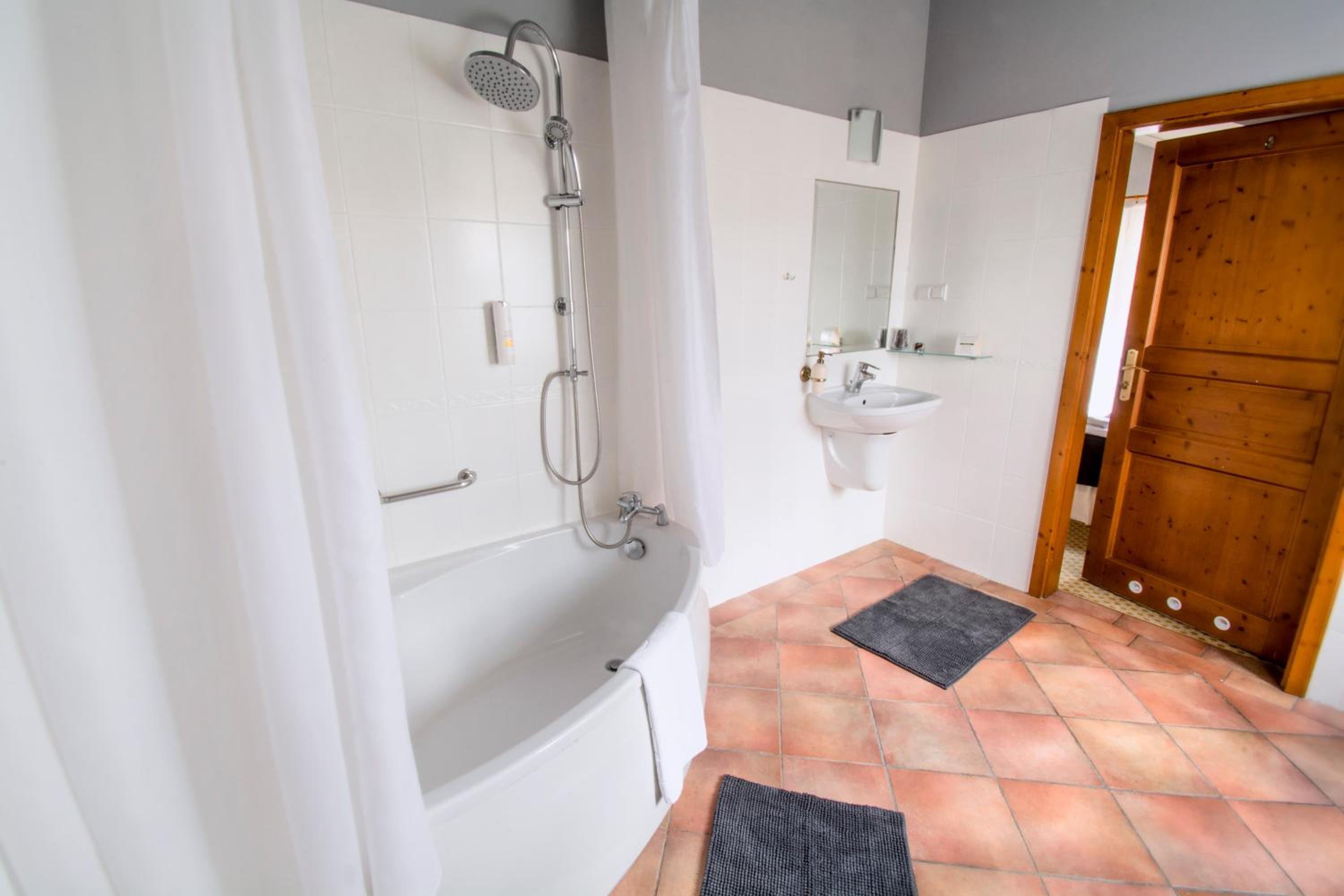 Double or Twin Room photo 3
