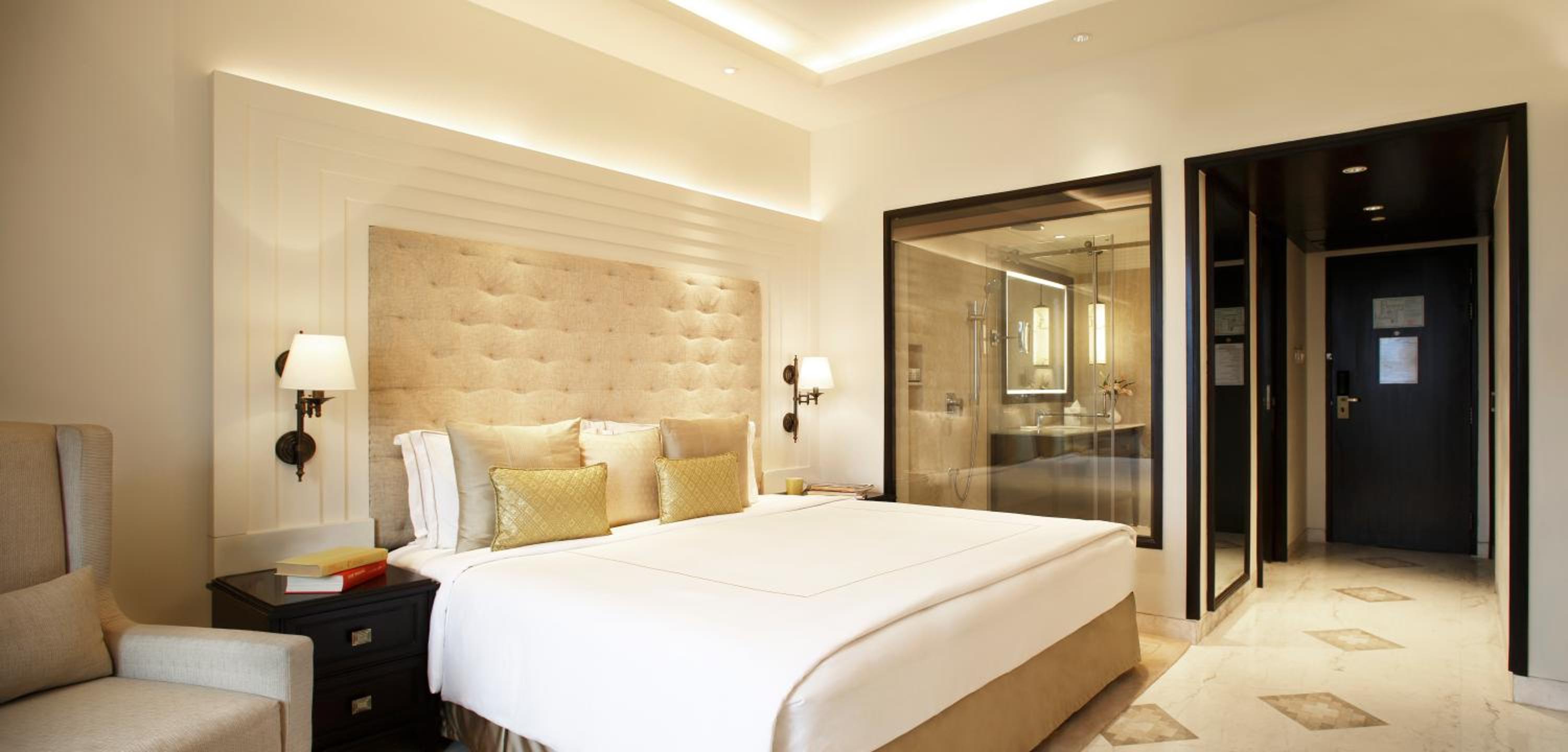 Deluxe Room City View King Bed - Photo 6
