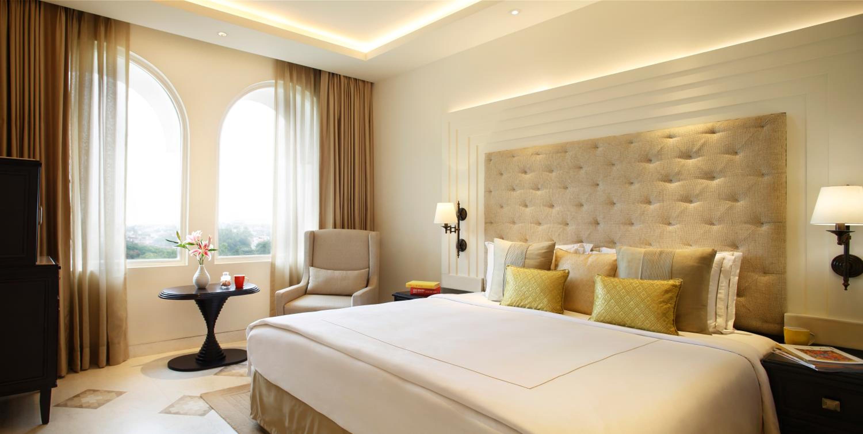 Deluxe Room City View King Bed - Photo 5