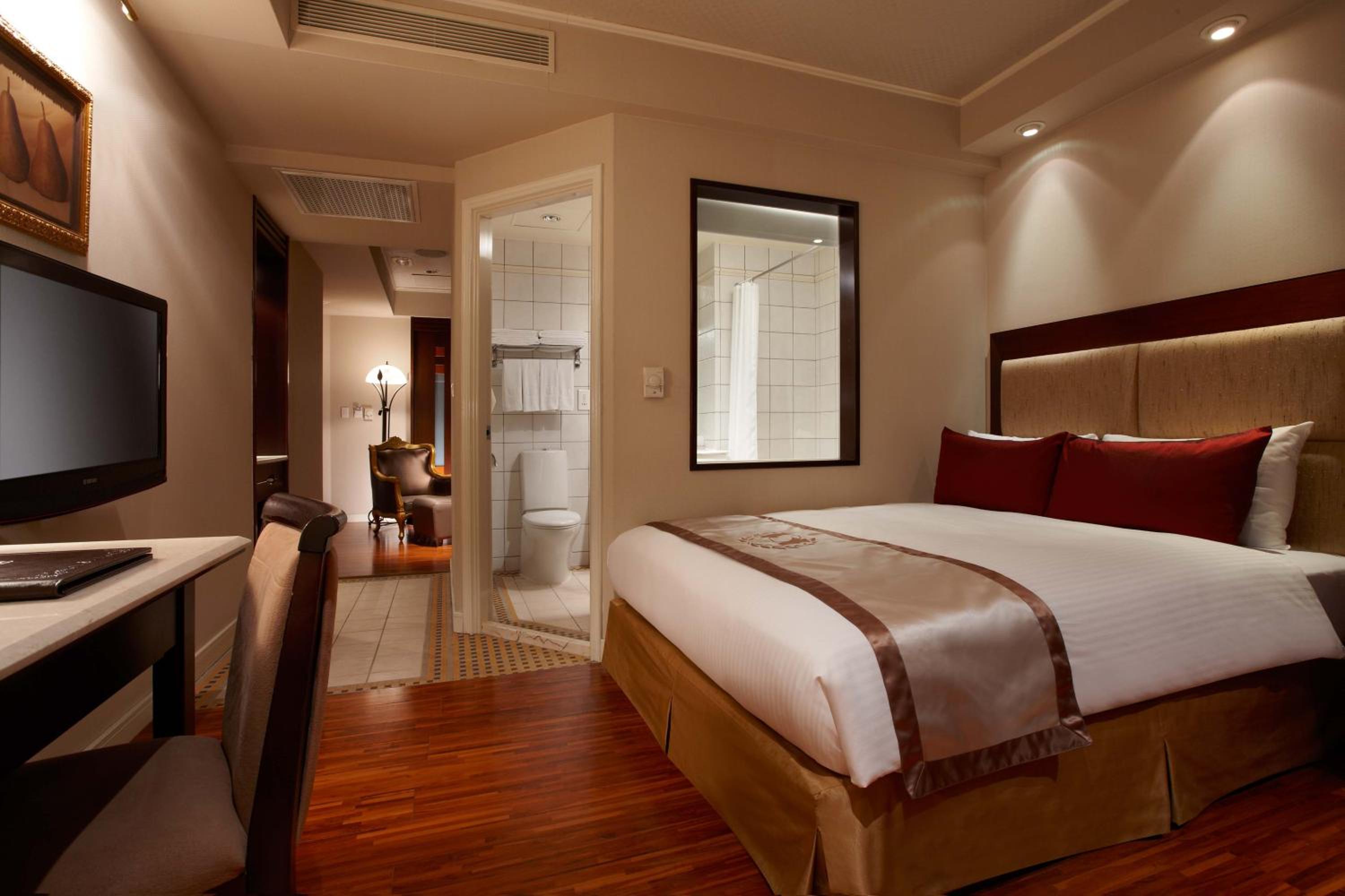 Quadruple Room with Bath photo 2