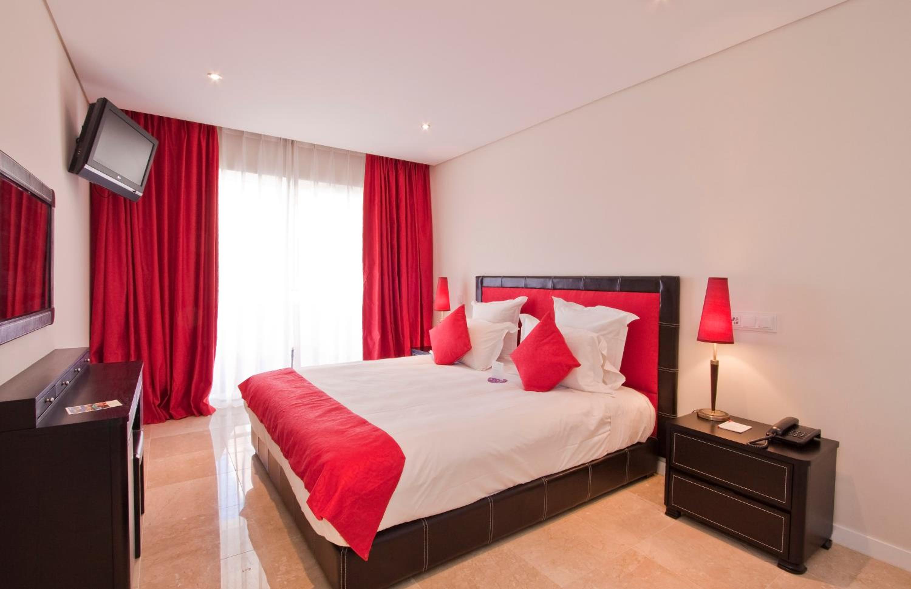 Luxury One-Bedroom Suite - Photo 7